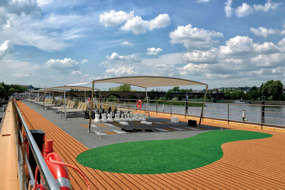 Sky-Deck_Mini-Golf.jpg