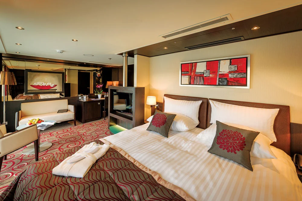 Royal_suite_bedView.jpg