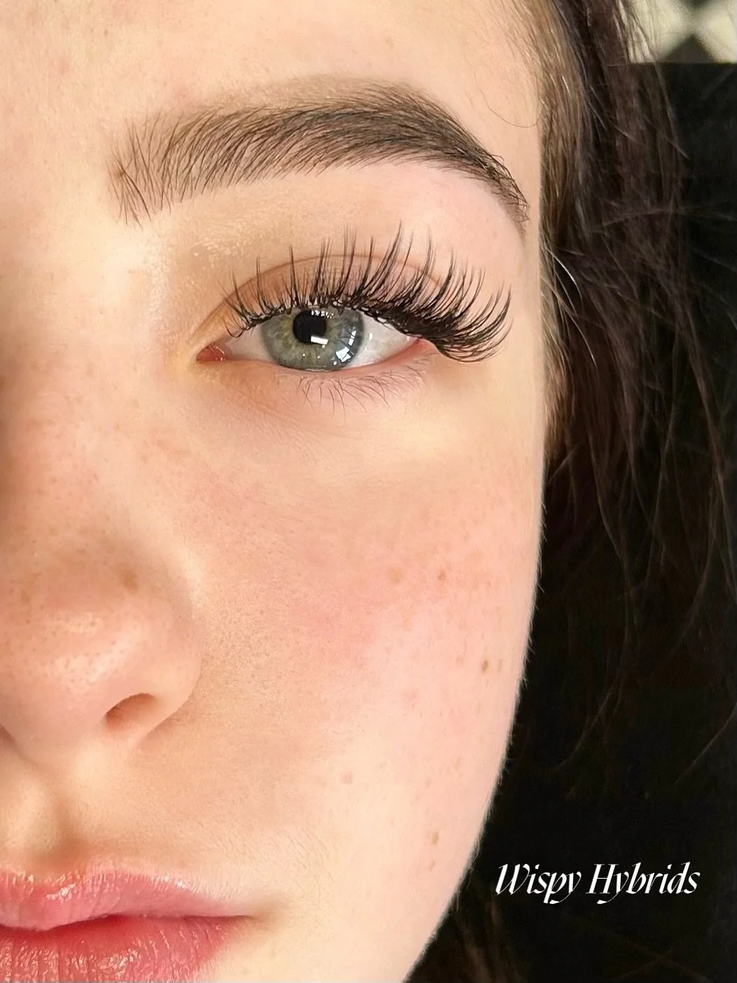 Mascara? Never heard of her 🫶

Wispy hybrid lashes by LTL Charlie 🧚&zwj;♀️

Using a mixture of C curl &amp; D curl to create this holiday set ✨