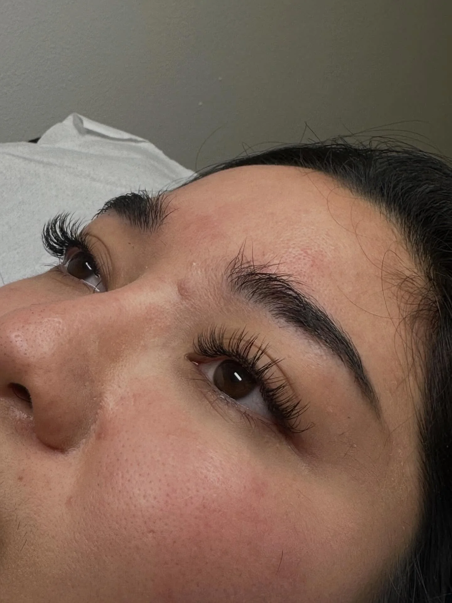 Oh my days&hellip; what a pleasure this stunning set of classics was to do 🤍
Beautiful, natural lashes that just needed a little enhancement with a C curl.

In other breaking news&hellip; if you know me, you know I&rsquo;m an old romantic 💕
As it&r