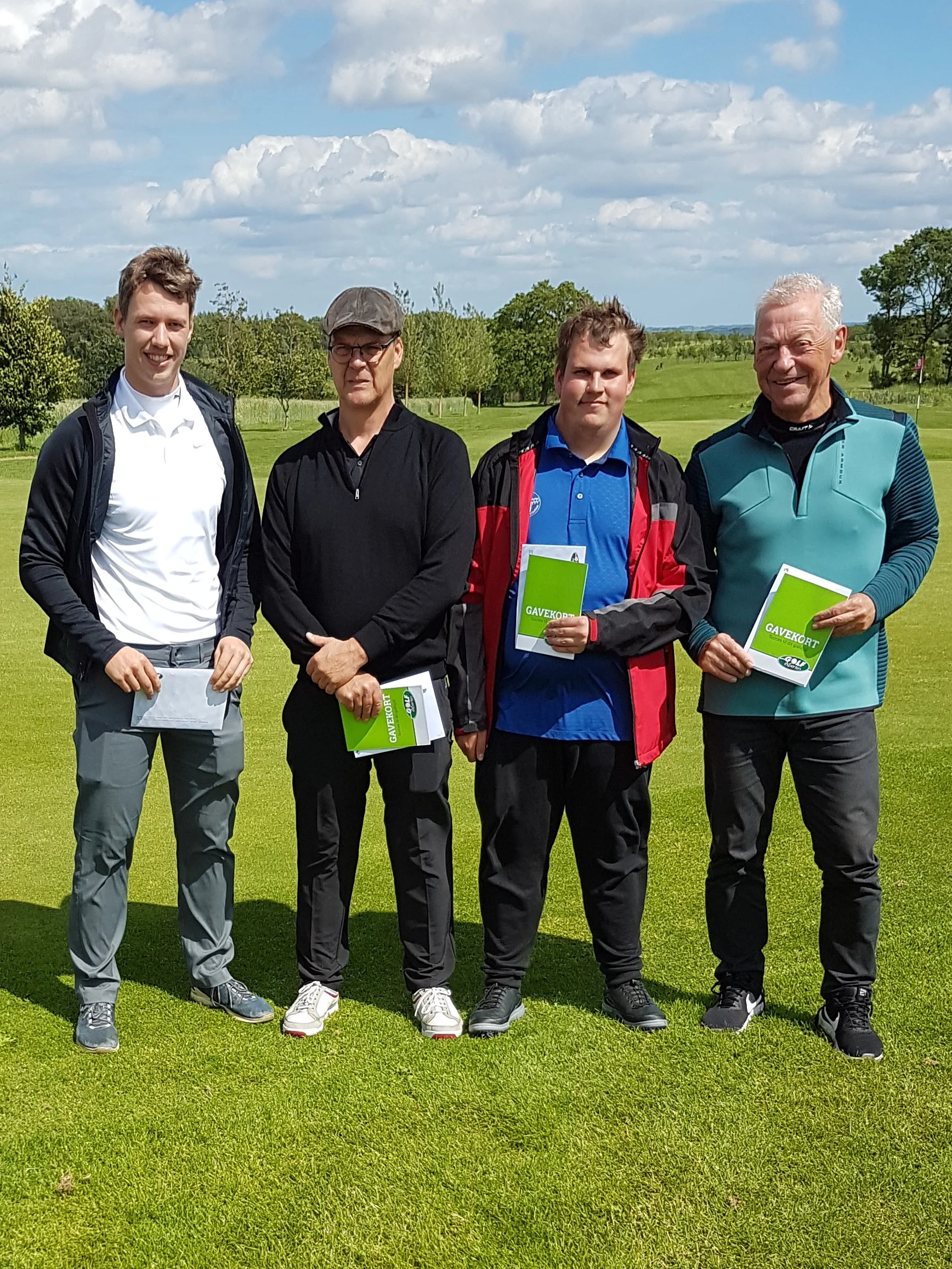 Vinderne i B-rækken: - Gavekort til Golfexperten, Tilst 1. Anders Mørk - 39 point 2. Peter Storm - 33 point 3. Mikkel Thorsen - 32 point 4. John A. Bak - 30 point