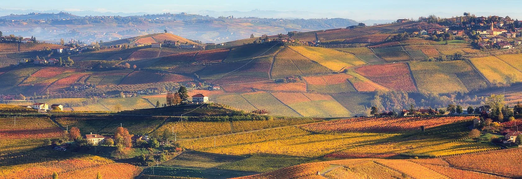 langhe e roero territorio cuneo piemonte vino barolo barbaresco barbera arneis tartufo bianco tajarin alba bra cherasco barolo la morra cuneo torino salsiccia di bra itinerari del vino langhe matrimonio cuneo piemonte