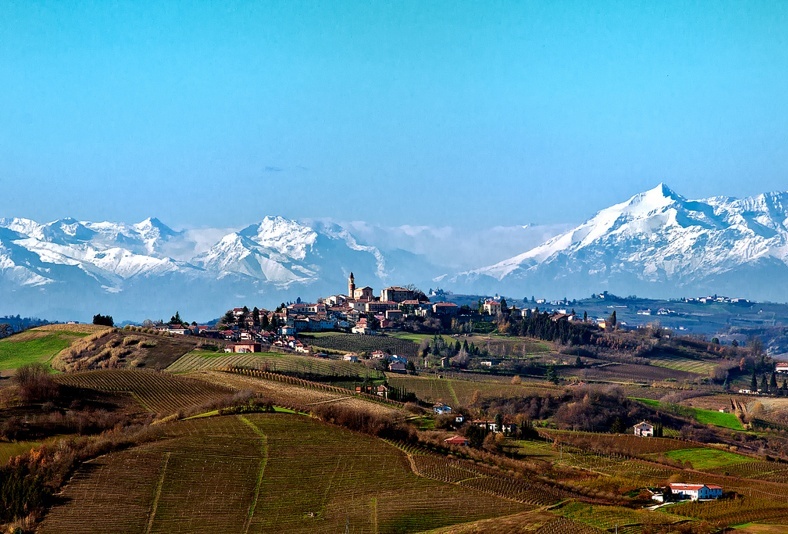 langhe e roero cuneo piemonte colline.jpg