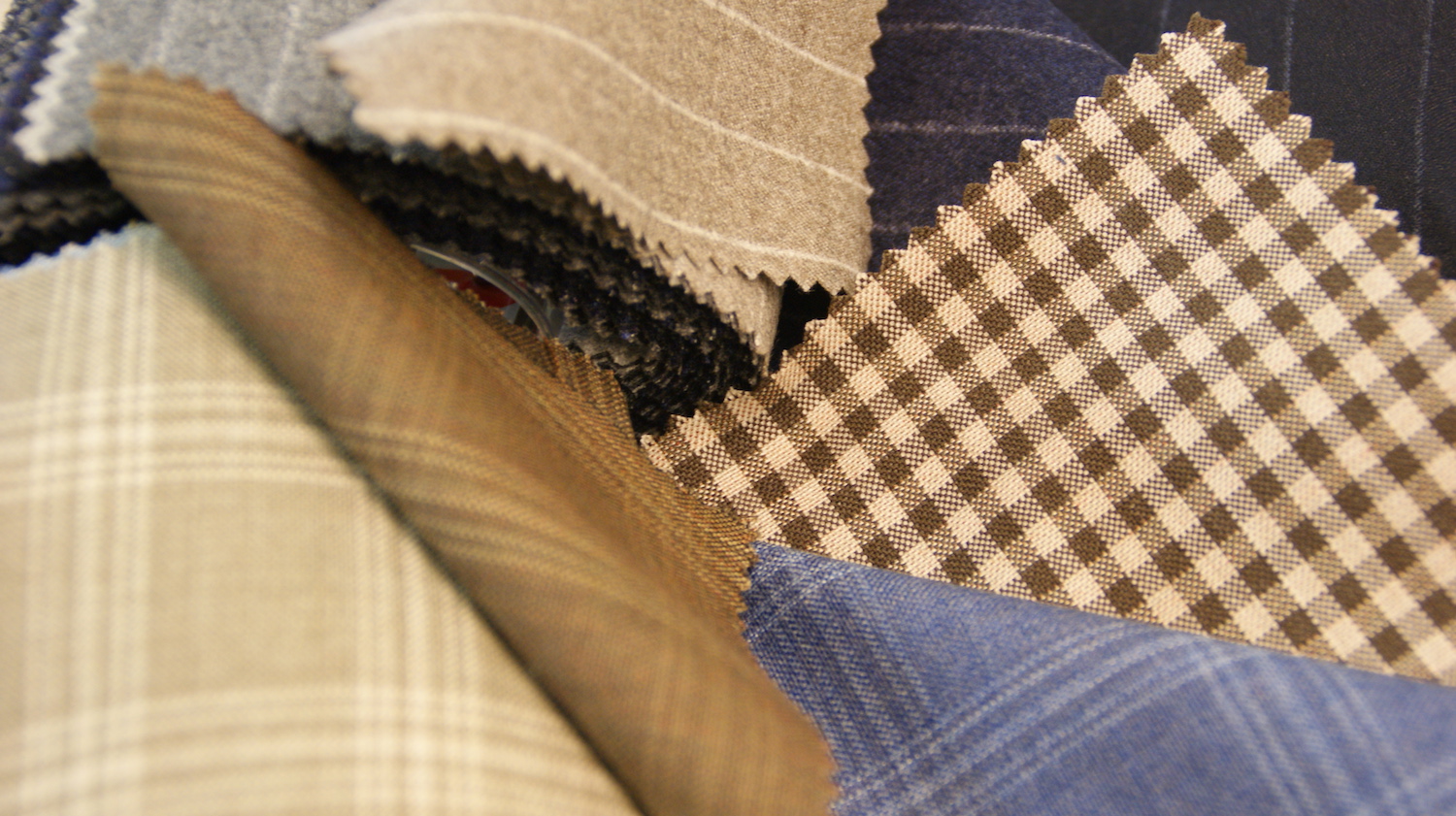Anzug Stoffe, Herren Anzug Wien, Massanzug Wien, Herrenmode Wien, Rotknopf