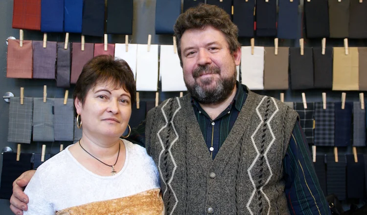 Sofika und Georgel Pasaniuc, Rotknopf, Herren Anzug Wien, Massanzug Wien, Herrenmode Wien