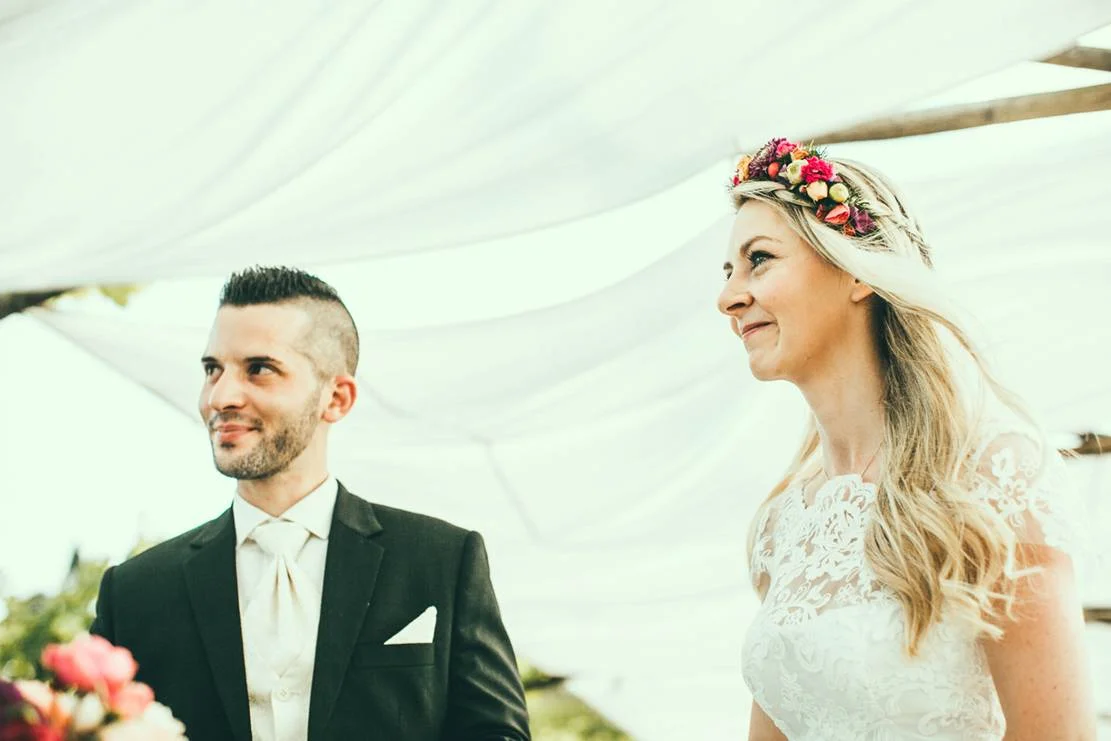 Rotknopf_Hochzeitsanzug_Gatterbauer2.jpg