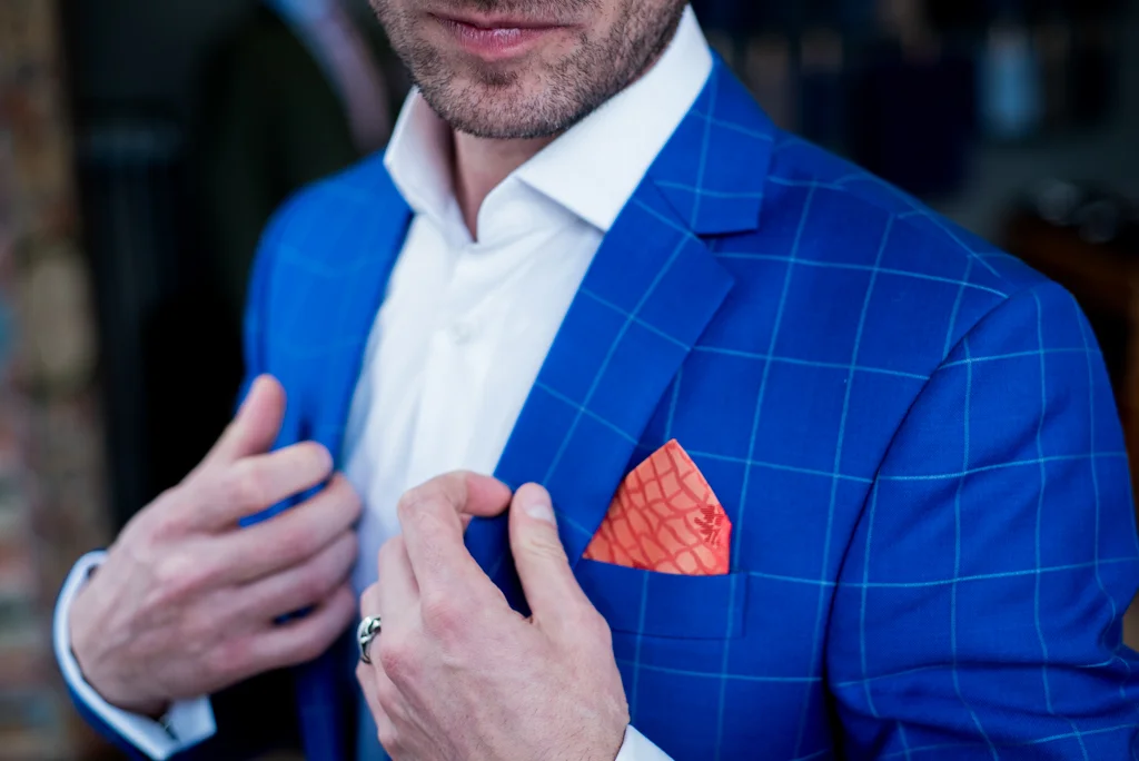 rotknopf business anzug blau.jpg
