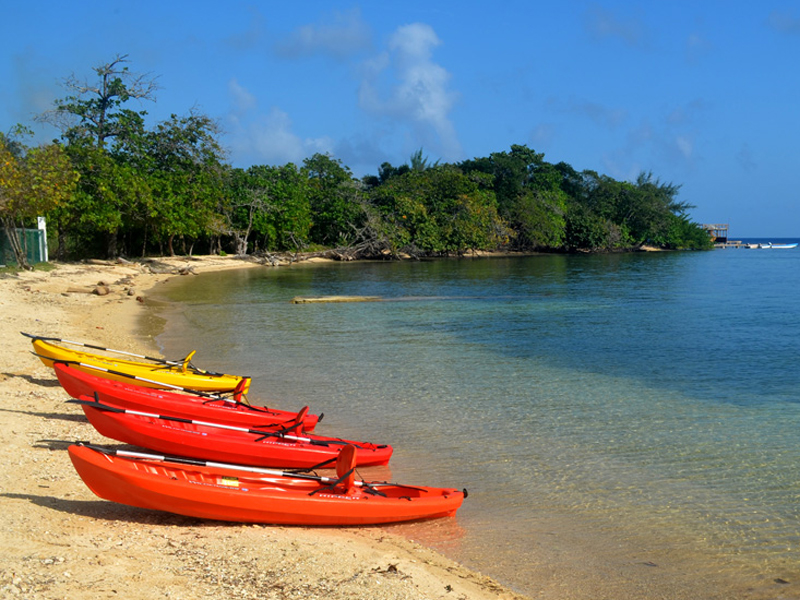 Calabash_Roatan_Activities_Canoes.jpg