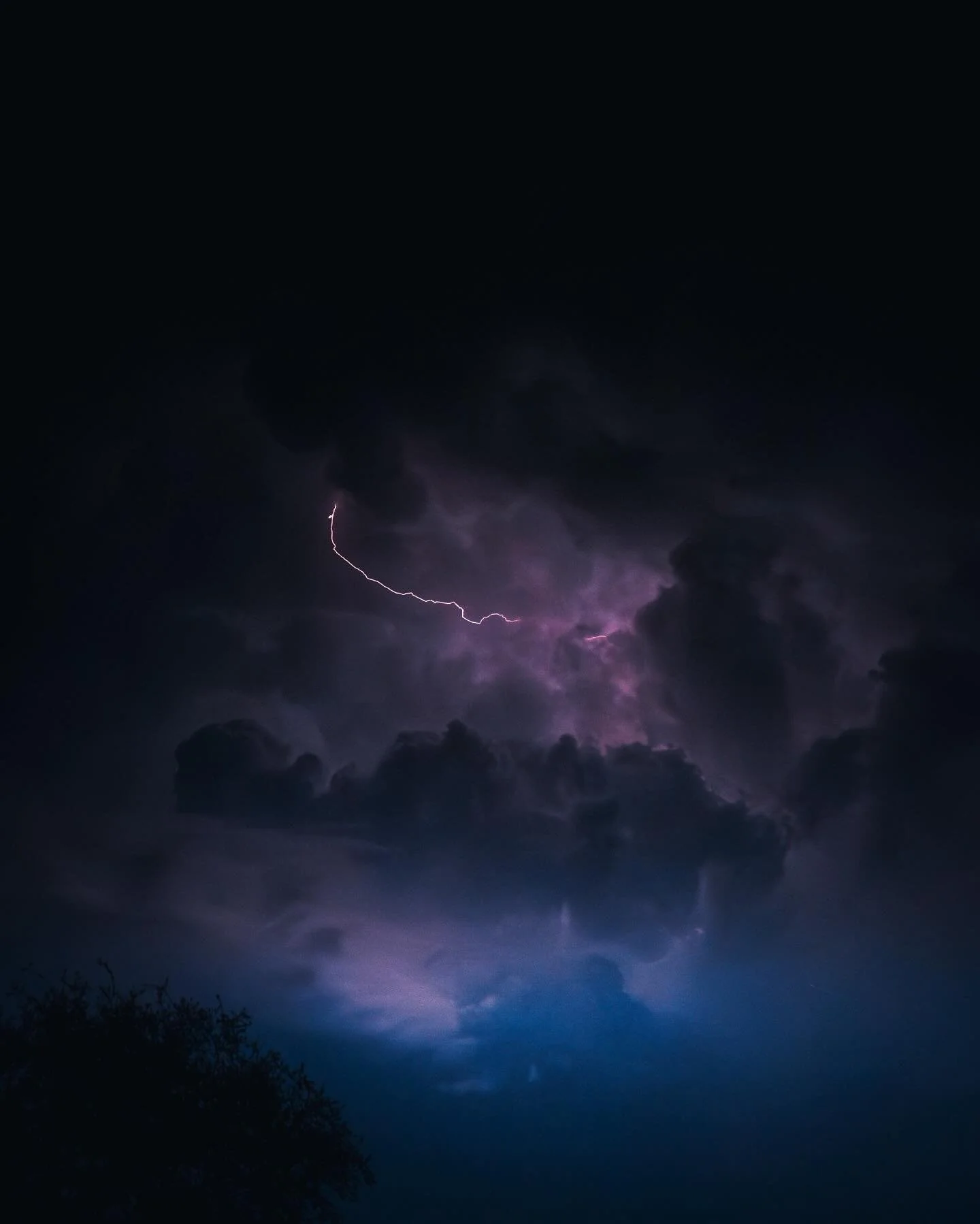 Super happy to have captured this. I&rsquo;m gonna guess standing in a parking lot spamming the shutter button for over an hour is *not* the correct way to go about this, but I&rsquo;m still happy this turned out as well as it did. 

📸 Fujifilm X-T5