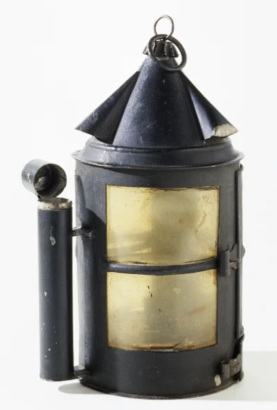Courtesy, Winterthur Museum, Lantern, 1800-1850,United States, Tinned sheet iron, Horn, Iron, paint, Bequest of Henry Francis DuPont, 1965.2836.