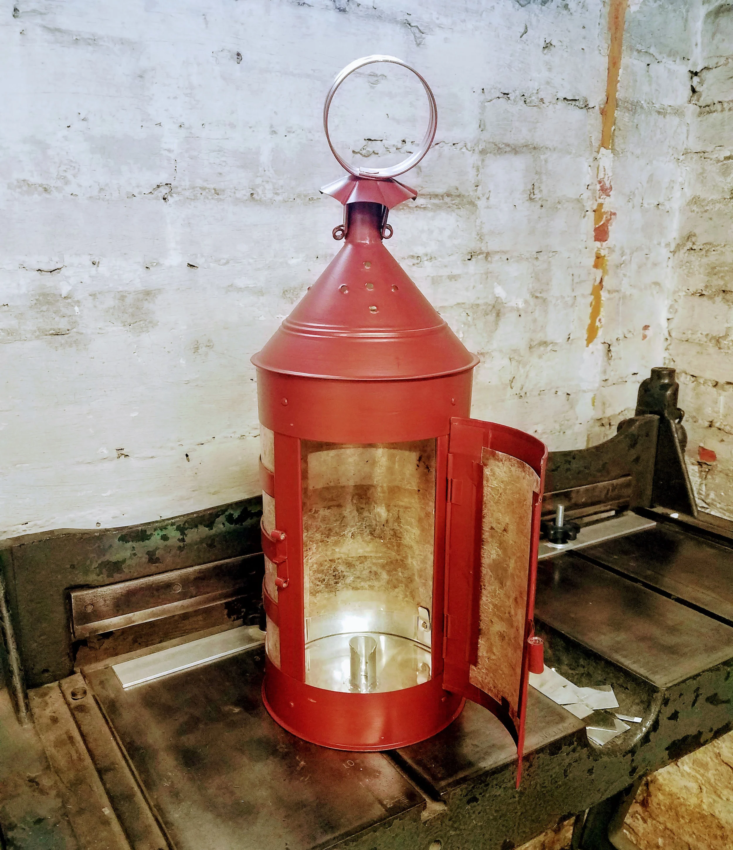 English ship red 1.jpg