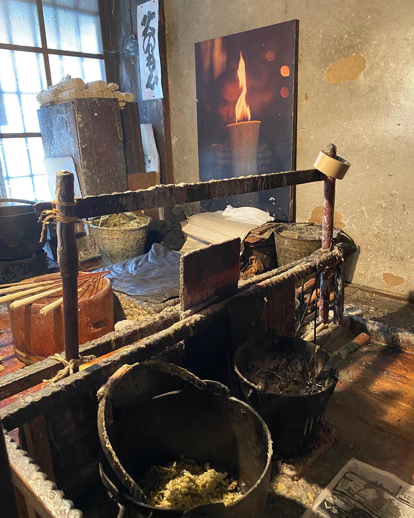 The movement of the flame. In this 230 year old candle workshop in Hida Takayama the candles are crafted individually by hand and the recipe is passed down through generations. It is a meticulous work, but makes the flame dance.

Come experience for 