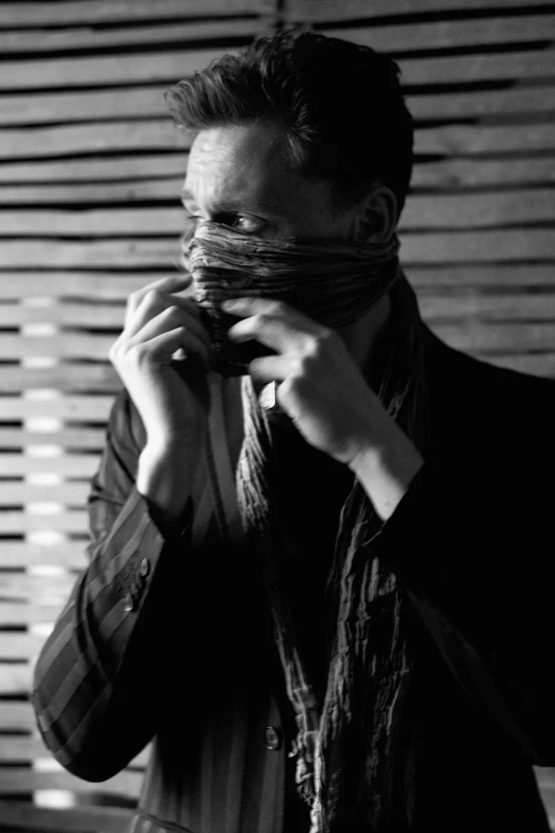 Hiddlestone_Shot02_074_CMYK.jpg