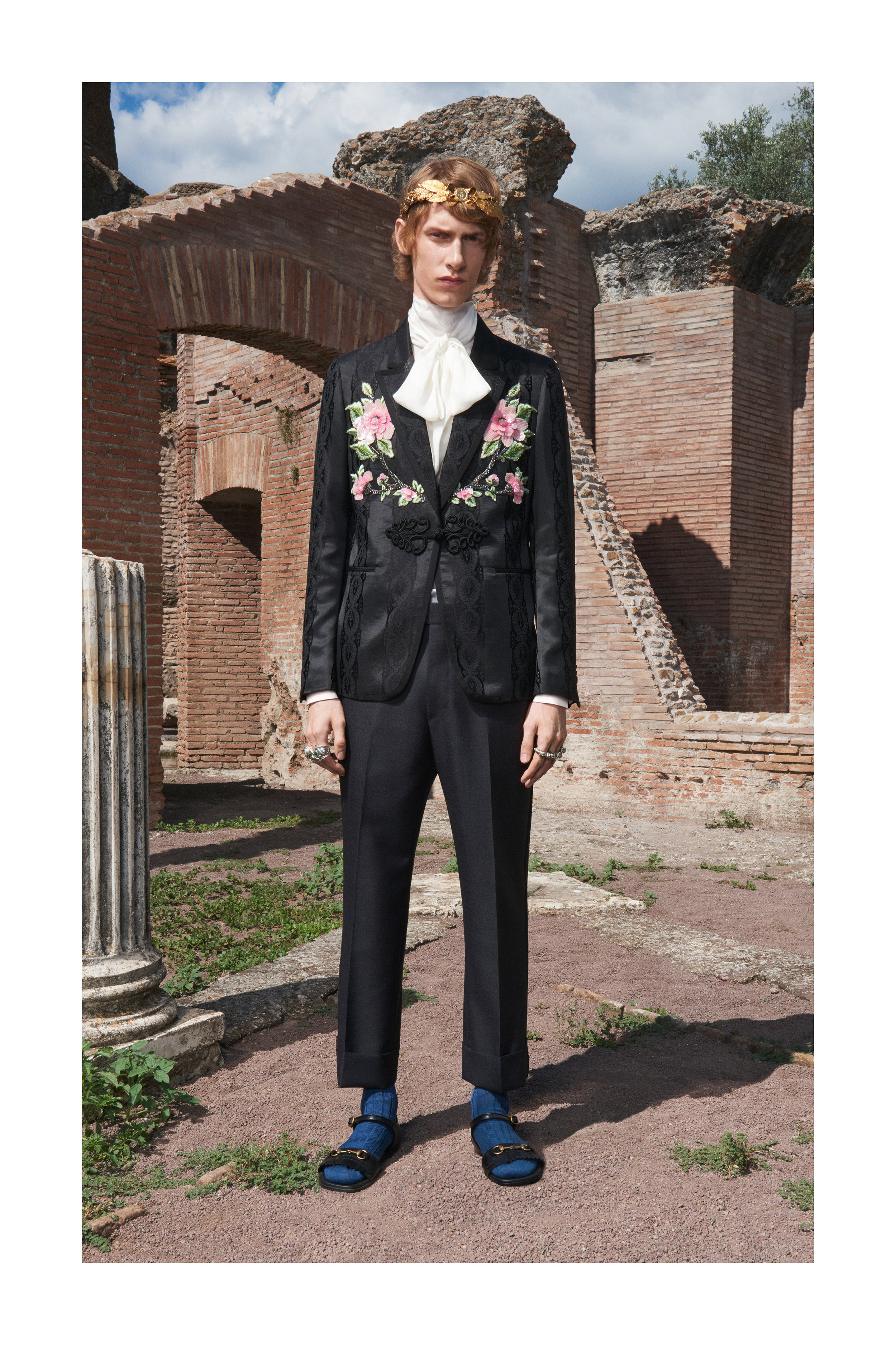 GU547_CRUISE LOOKBOOK_WHITE BORDER_2732x4098px_300 dpi_07.jpg