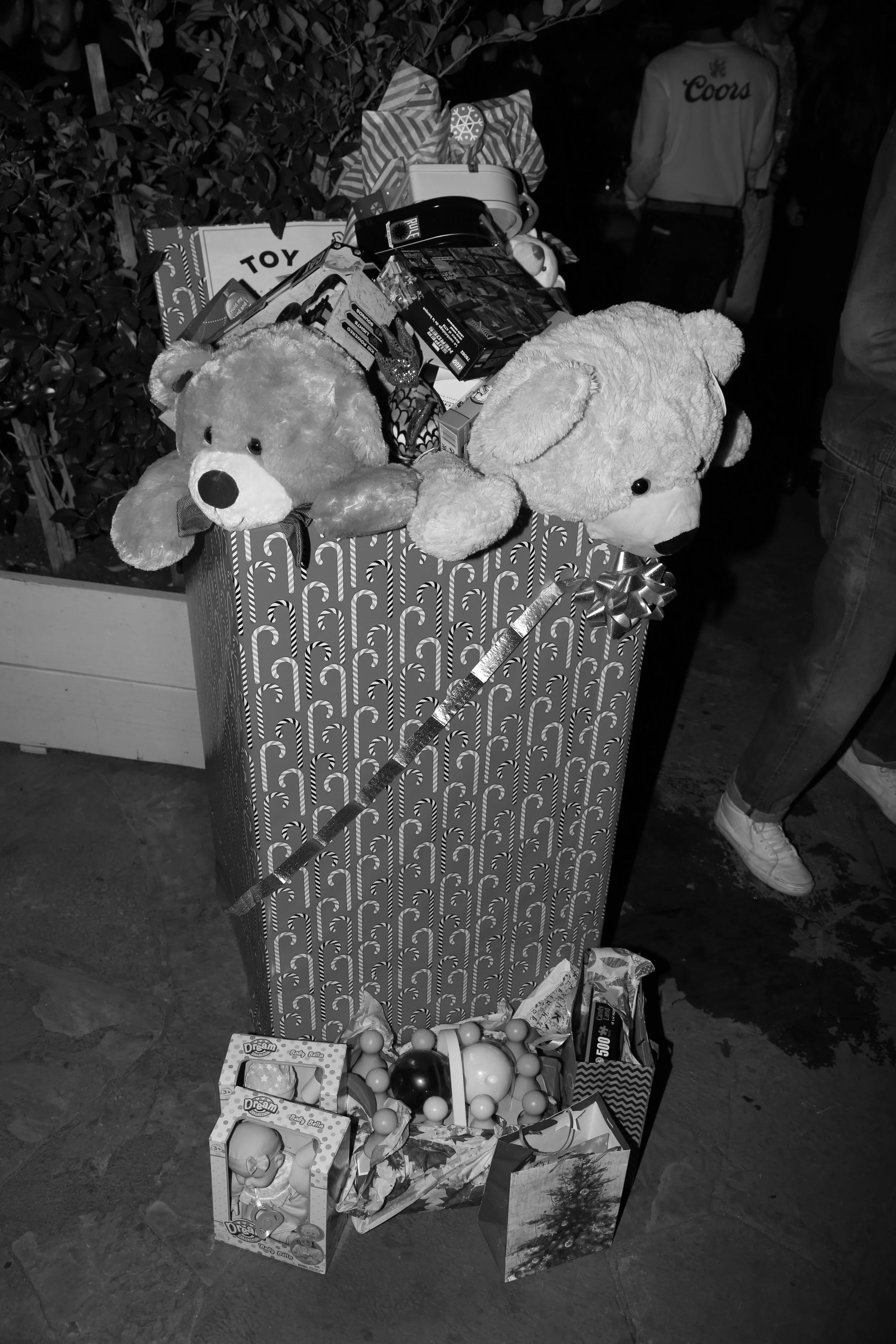 Flaunt and AG Celebrate Reflections Issue With Holiday Party