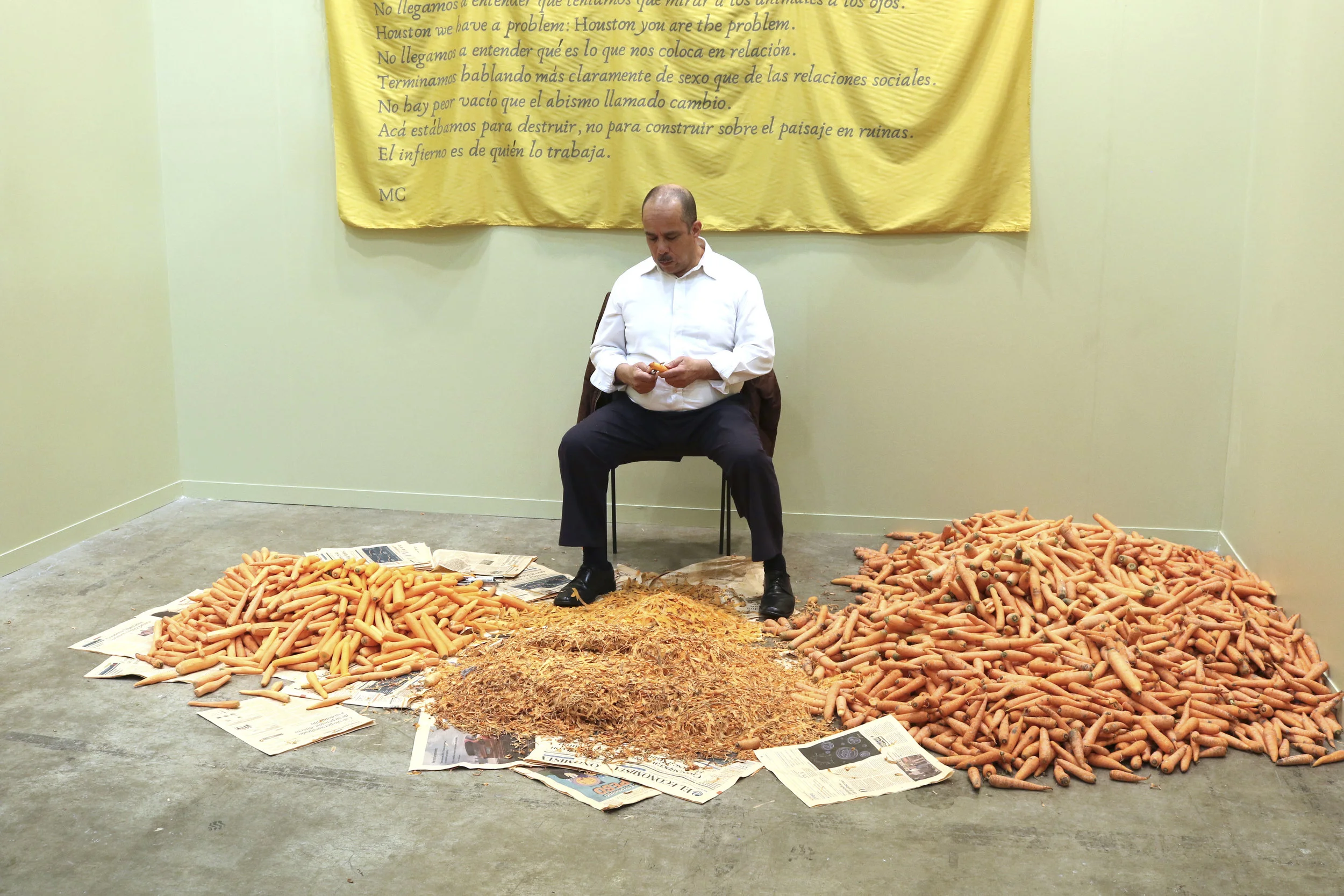 MINERVA CUEVAS. “SEX, WAR, AND BERTOLT BRECHT” (2018). MULTIMEDIA PERFORMANCE. COURTESY OF THE ARTIST, KURIMANZUTTO, AND ZONA MACO. PHOTO: ANDIE EISEN.