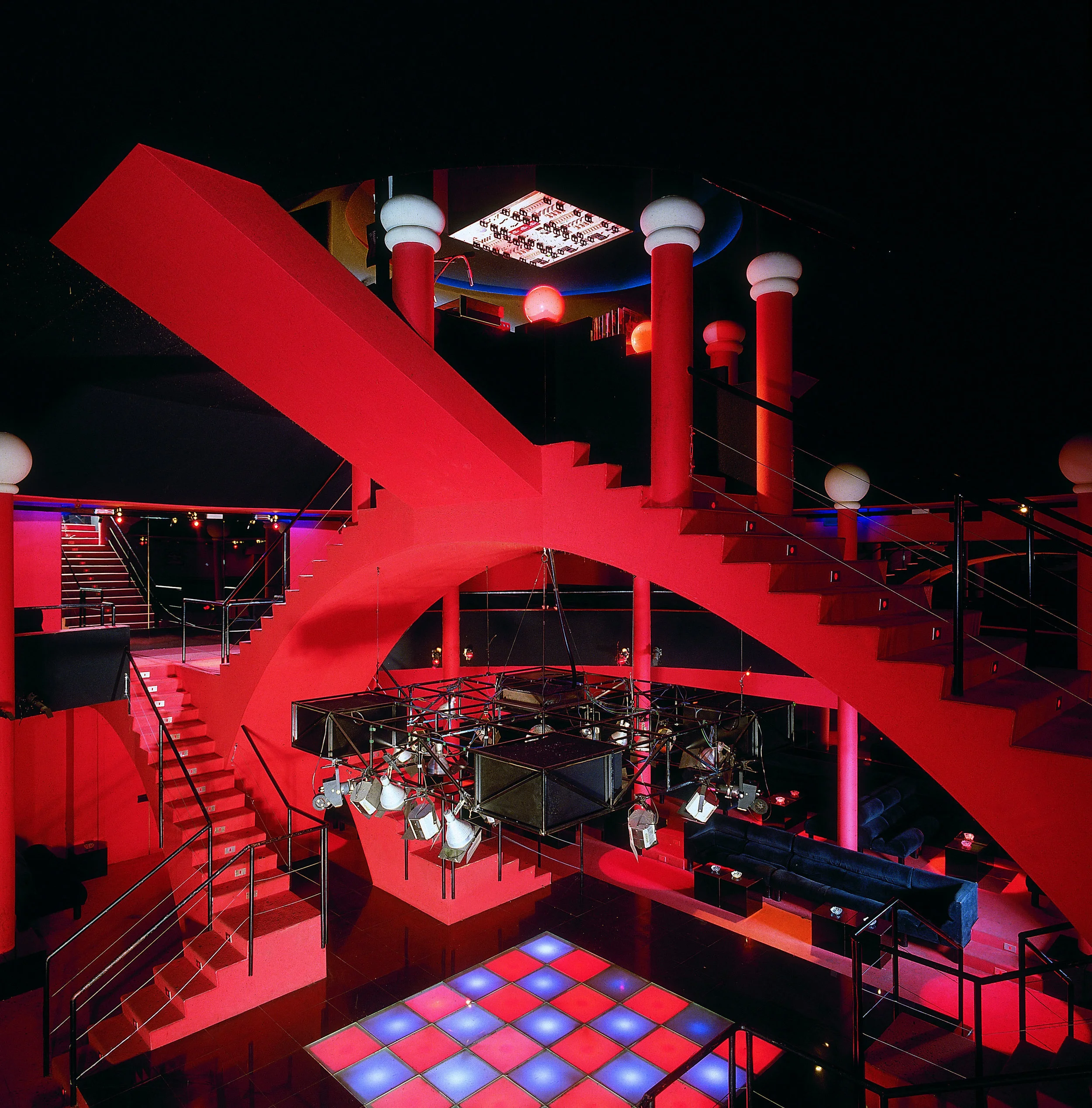 DISCOTHEQUE FLASH BACK IN BORGO SAN DALMAZZO. CA. 1972. INTERIOR DESIGN: STUDIO65. © PAOLO MUSSAT SARTOR.