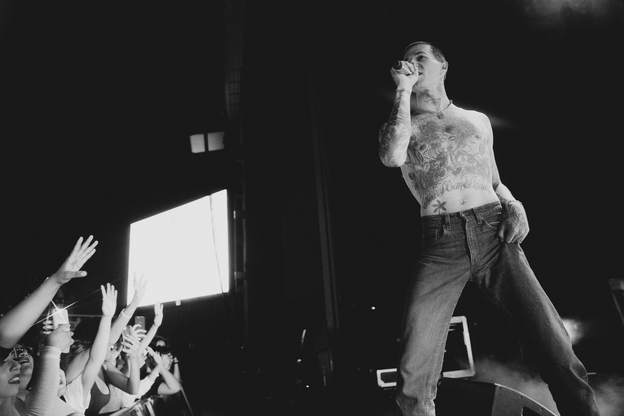 Musiciansinger Jesse Rutherford of The Neighbourhood tattoo detail  Foto di attualità  Getty Images