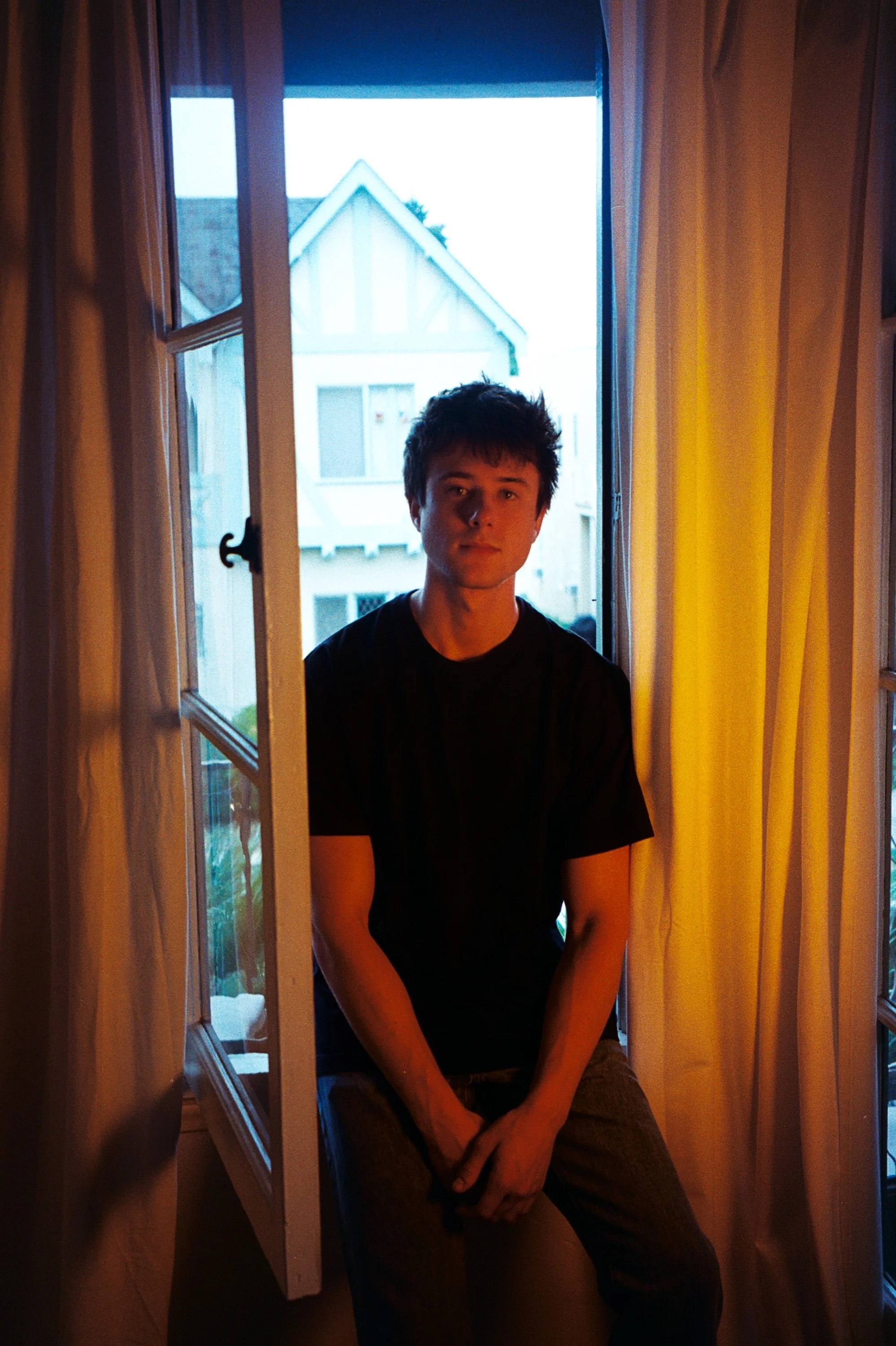 Flaunt Premiere Alec Benjamin Let Me Down Slowly Acoustic Flaunt Magazine