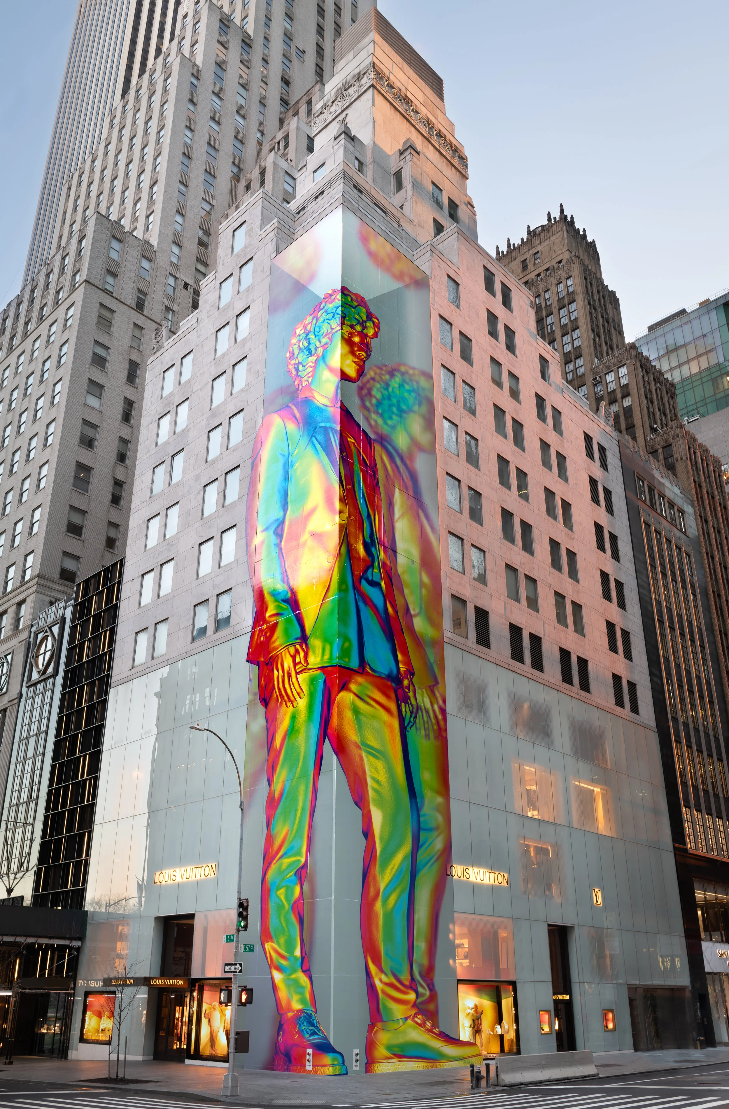 Louis Vuitton 19ss Virgil Abloh 遺作 Louis Vuitton's Massive Sculptures Celebrate Virgil Abloh's Men's