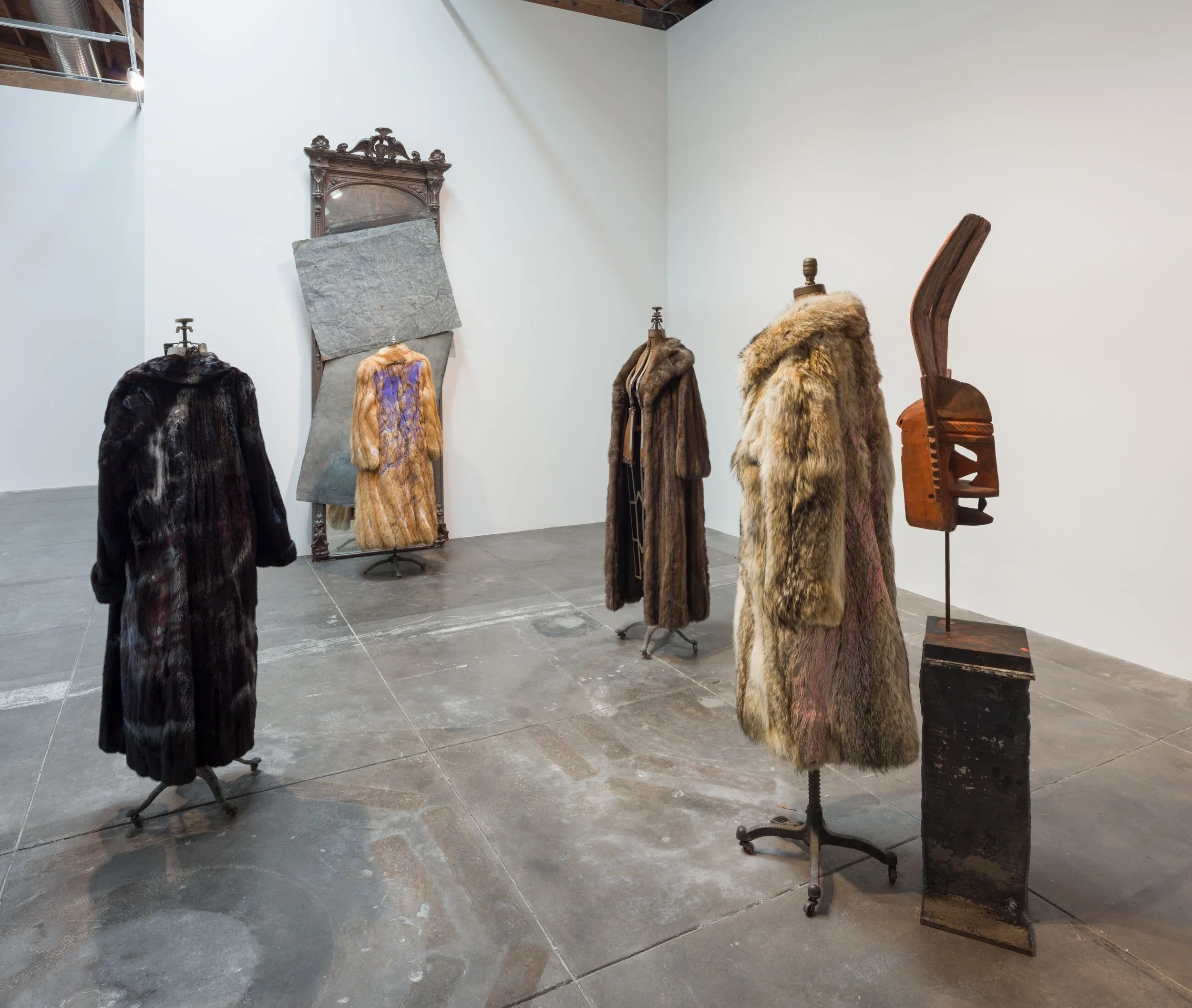 Installation view, ‘David Hammons’, Hauser & Wirth Los Angeles, 2019 ©David Hammons Courtesy the artist and Hauser & Wirt hPhoto: Fredrik Nilsen Studio