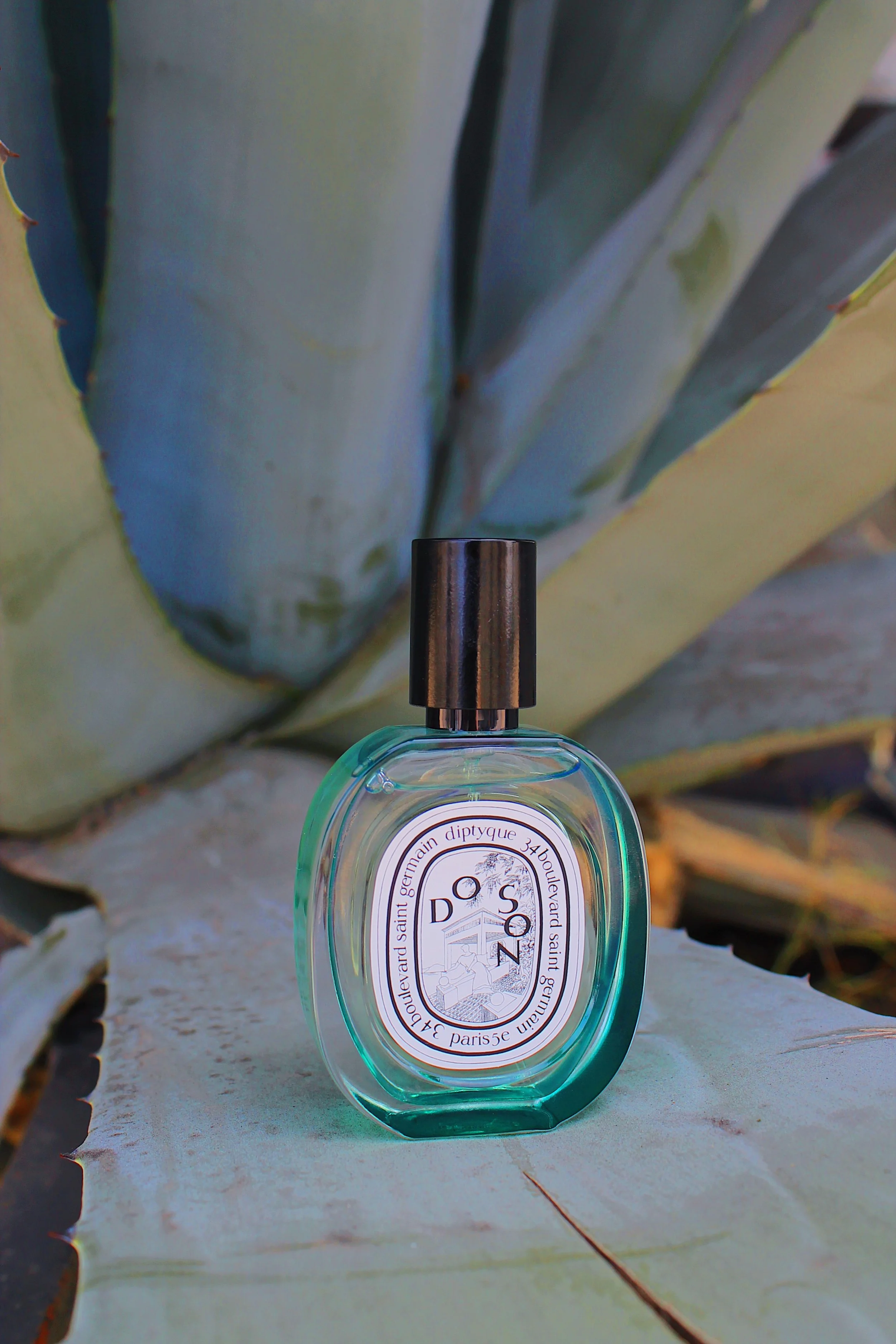 The floral sweet scent of tuberose mixed with a light hint of jasmine tea marks the mood for a hot summer tickled by the mist of salt water. A pool party or preferably a yacht party that entices fine dressing can benefit from this spritz. Les Baxter anything for that grooving Technicolor cinematic moment is a must.