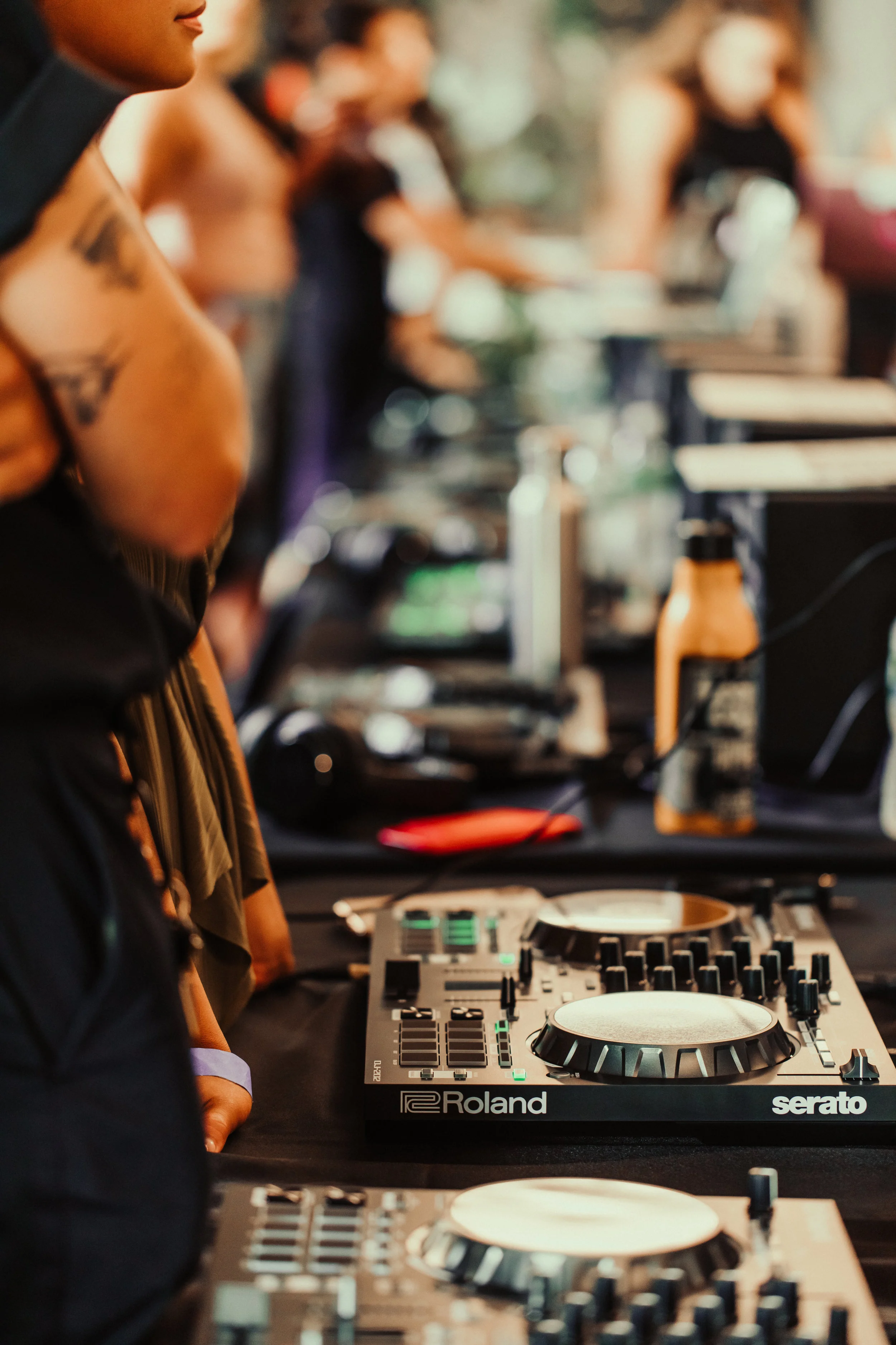 Roland provided Serato DJ-202 controllers and Mackie provided DJ monitors for everyone to practice on.