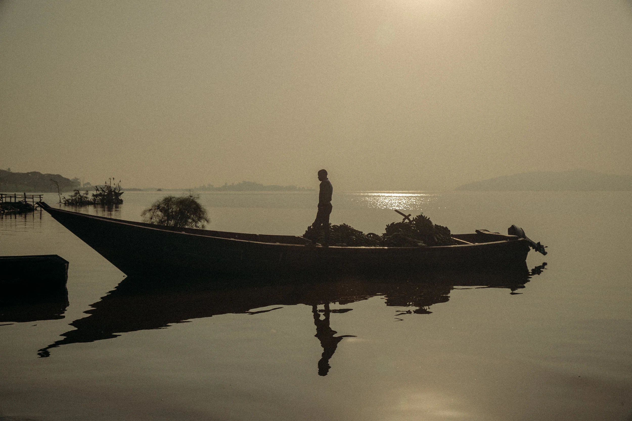 We got up one morning and decided to see the countryside. We took a 20 minute drive to Lake Victoria and visited the locals. This picture could have been taken in Jamaica. I've seen men on boats pull up with their goods like that so many times.