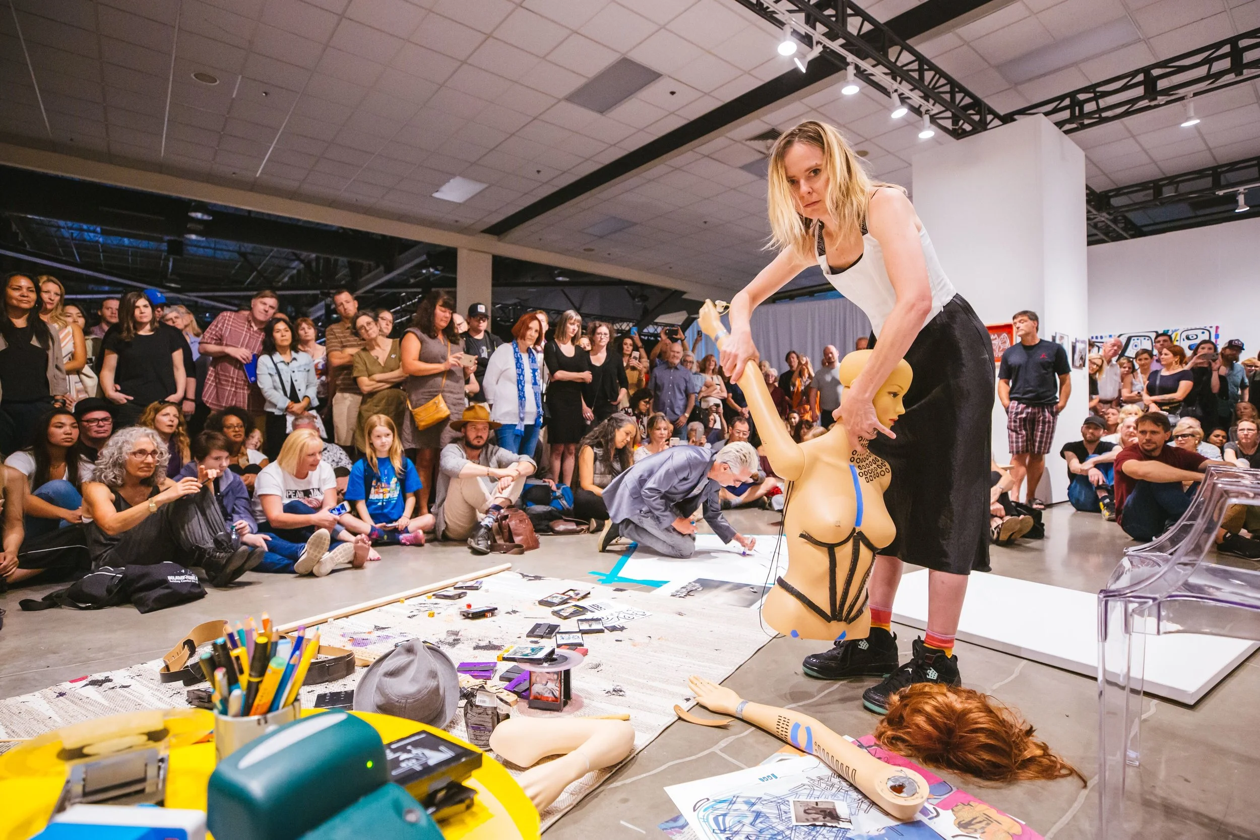 Evoking the most of Seattle’s heritage, grunge god Mike McCready of Pearl Jam painted while topographic artist Kate Neckel built sculptures from clay and maniquins to a soundtrack of Red Hot Chili Pepper’s Josh Klinghoffer.