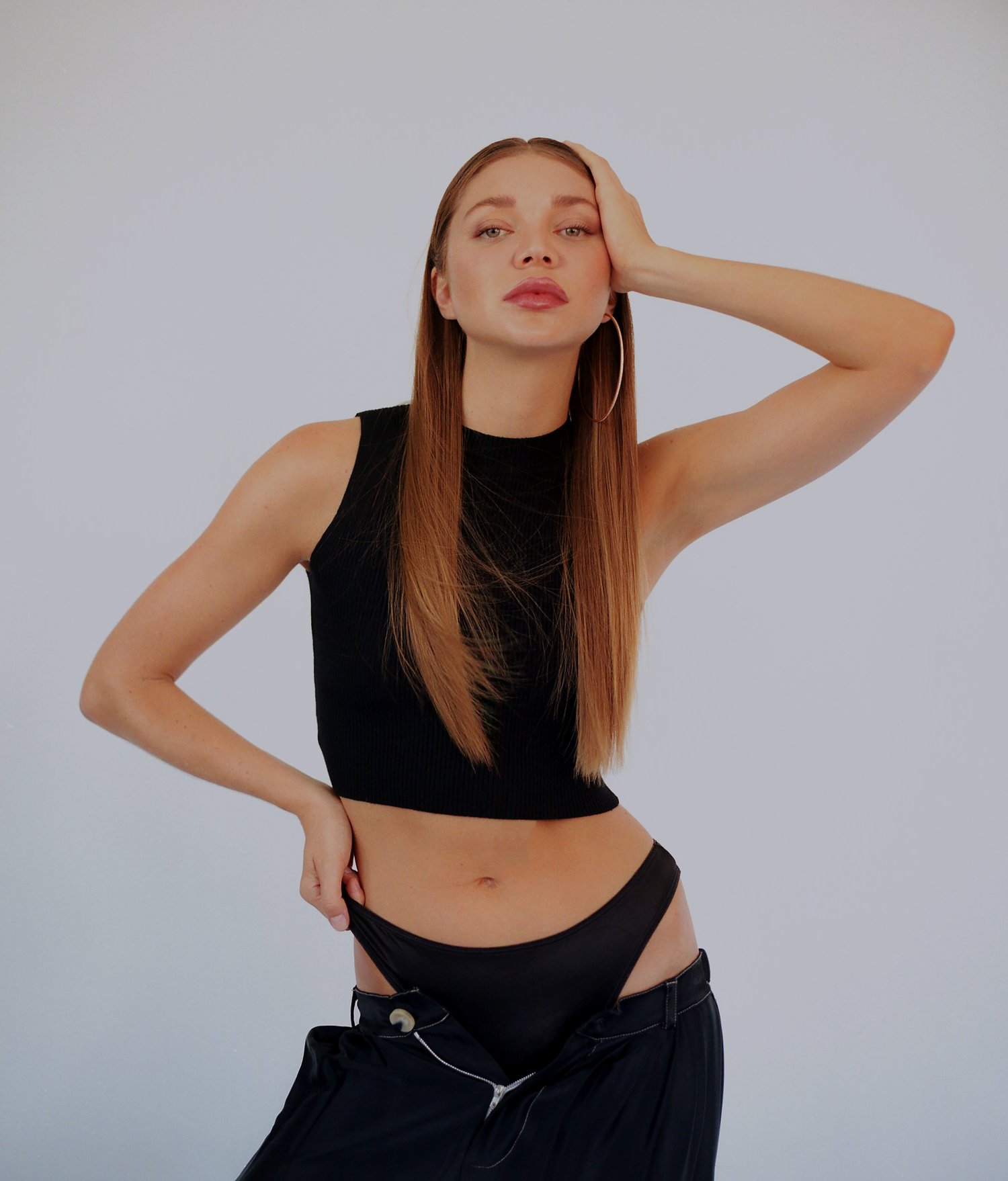 JEU ILLIMITÉ top, bottoms and pants and BAGATIBA earring.