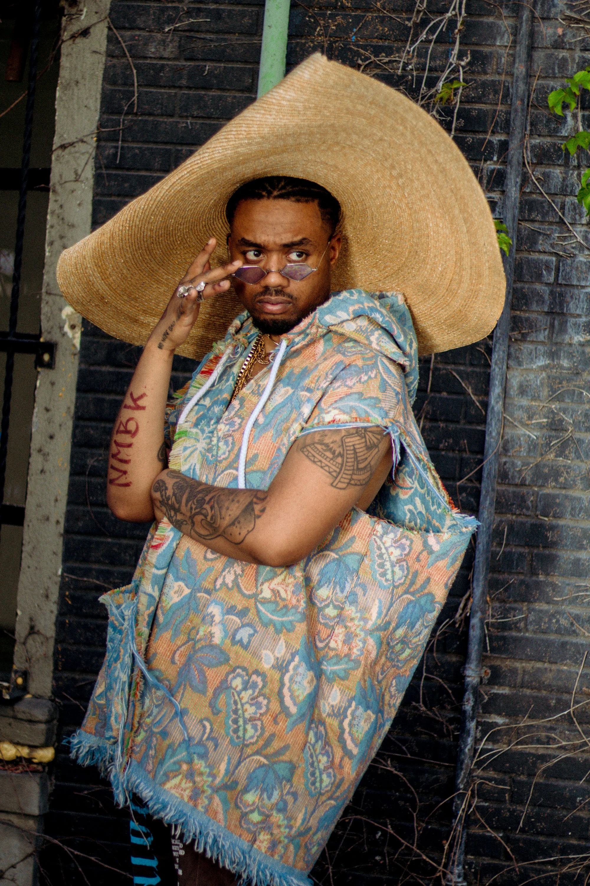 THE INCORPORATED top and pants, BONNIE CLYDE glasses, JACQUEMUS hat, and stylist’s own jewelry.