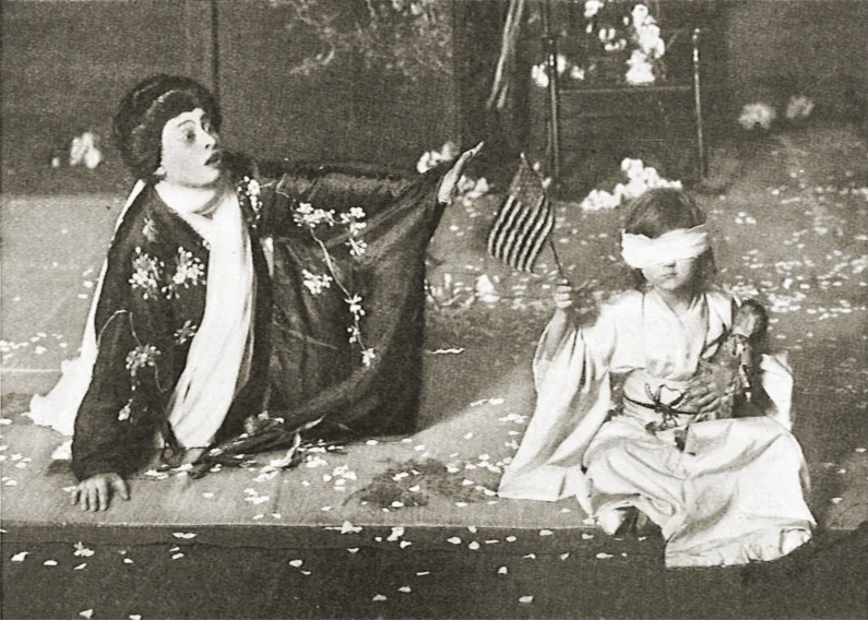 Elizabeth Wolff and Corinne Malvern in the production of an English-language Madame Butterfly by Henry Savage's English Grand Opera Company, at the Garden Theatre in New York City, 1907.