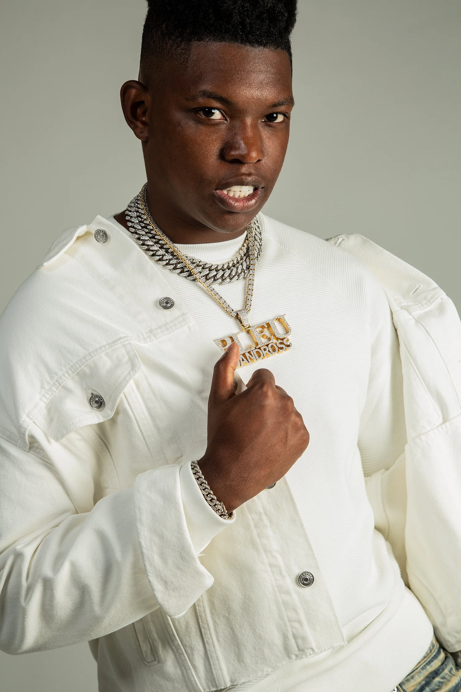 YUNGBLEUFLAUNT3.jpeg