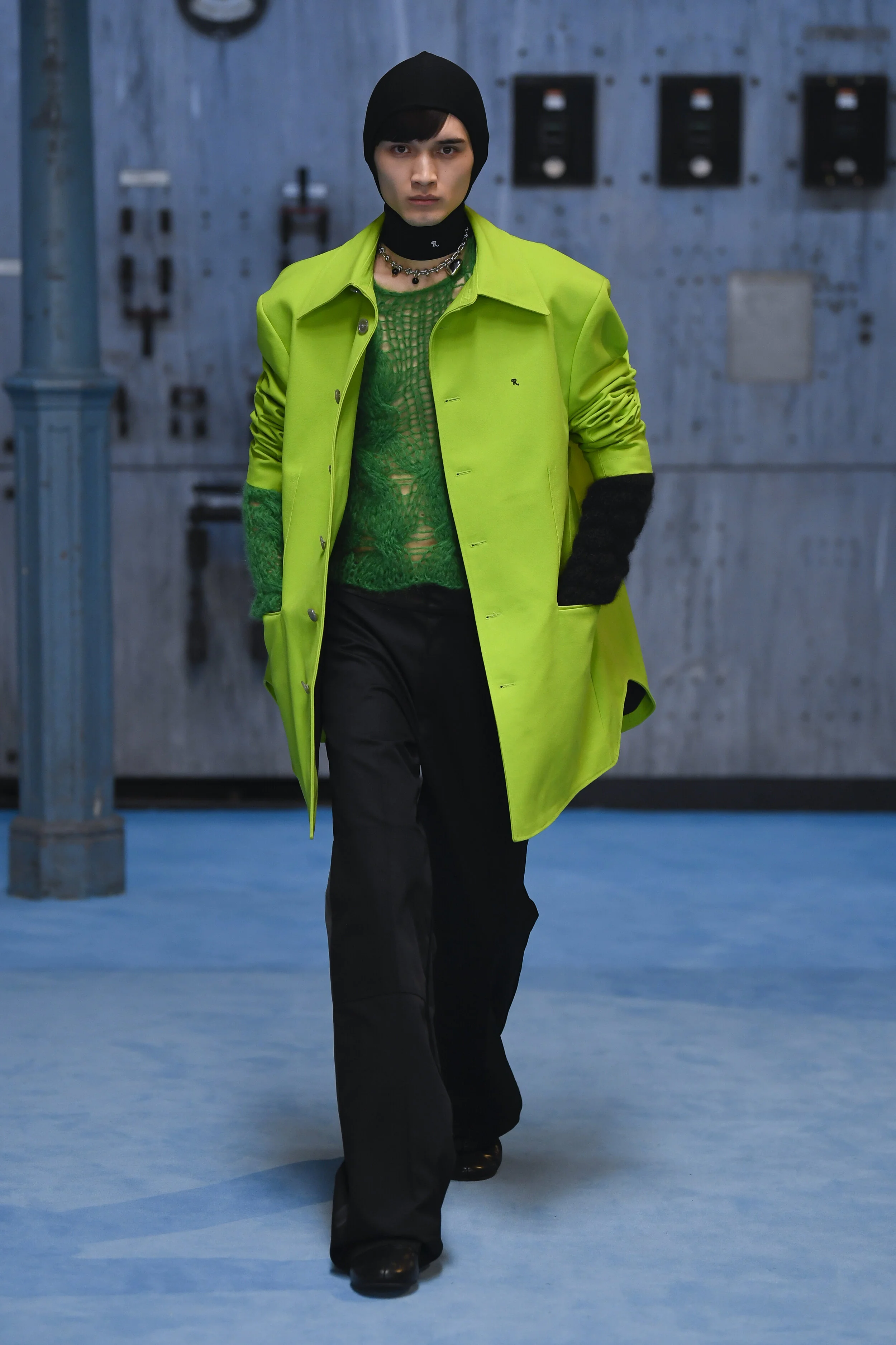 raf simons 20aw 透明ベスト アクセント Raf Simons AW21 is a tribute to the things the designer loves most