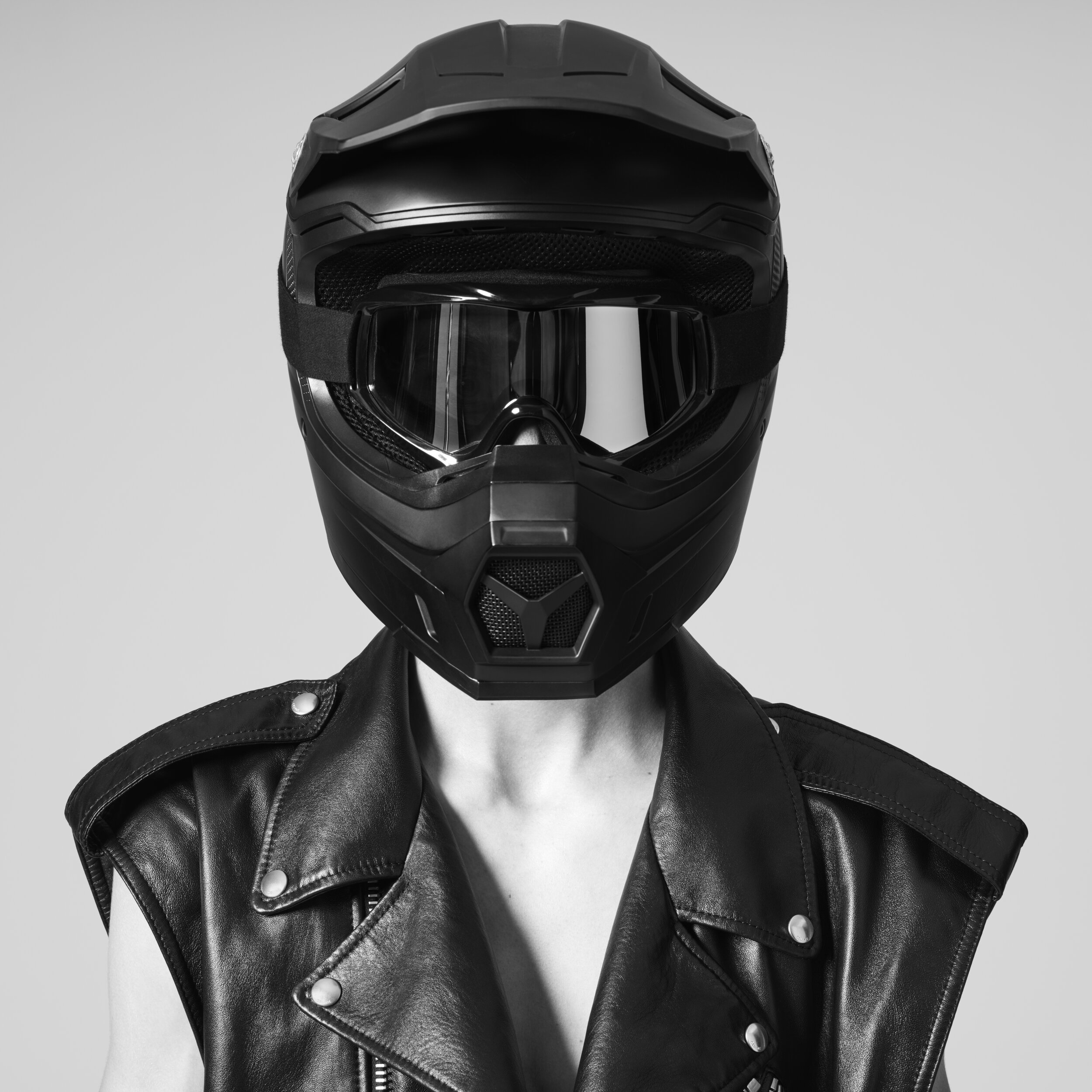 celine motorcycle helmet HJC C20 ergonomic fit that reduces pressure points for long CELINE HOMME's SS22′ Collection Launches