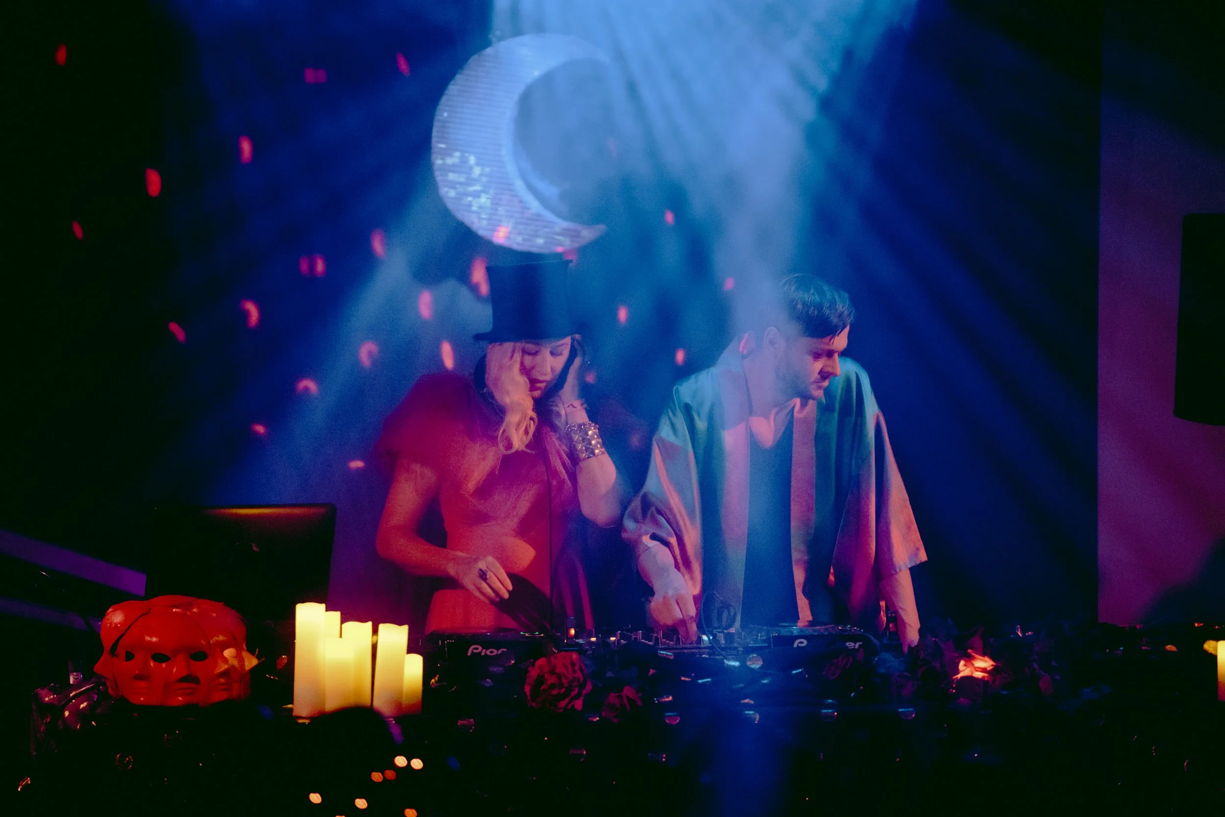 Fleetmac Wood | A Decade of Dreams, Decadence, & Disco