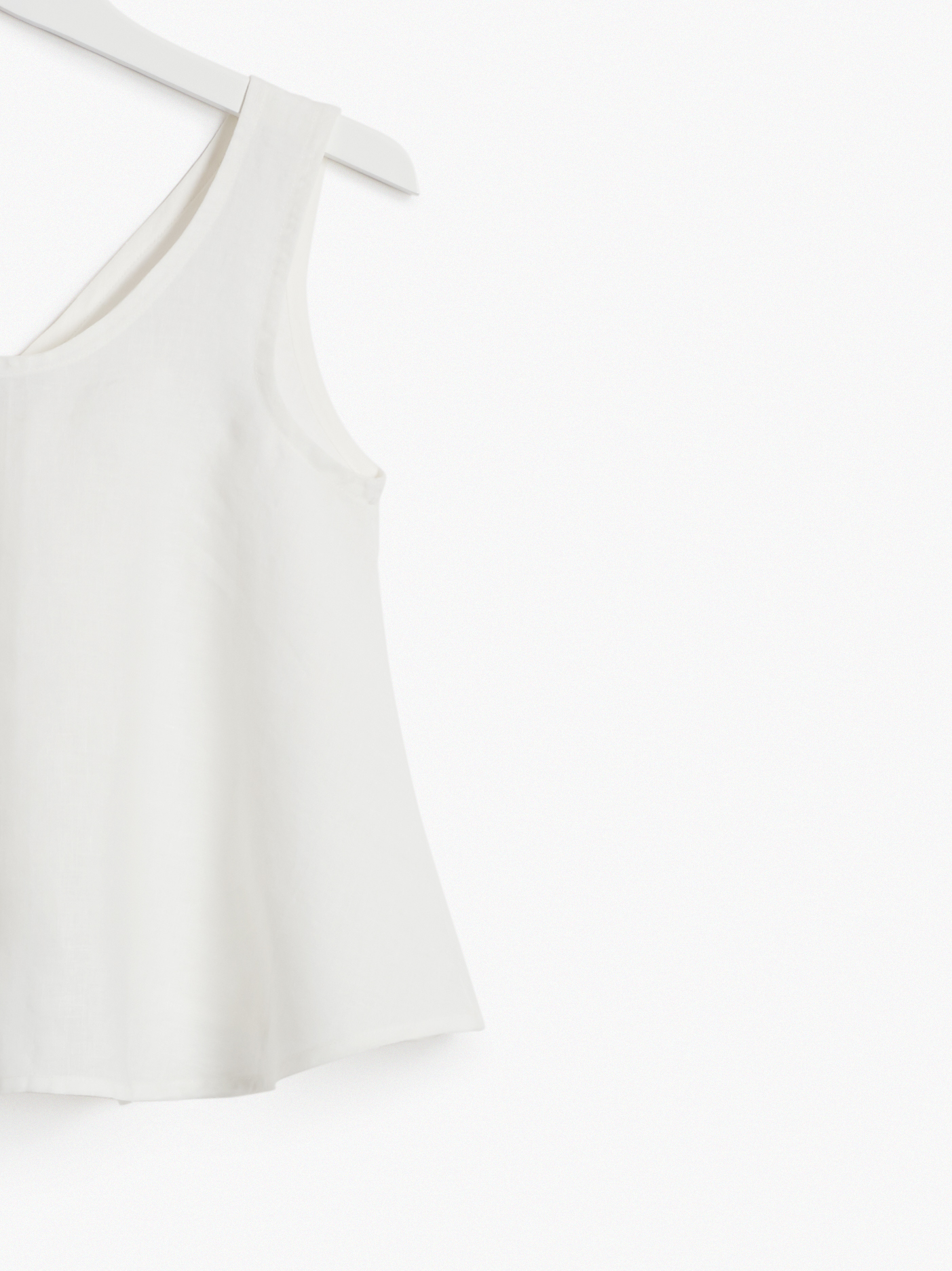 Eggshell Tank