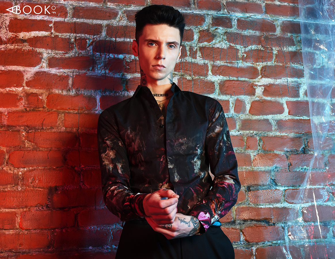Shirt: Twisted Tailor, Belt: Stylist own, Pants: Theory
