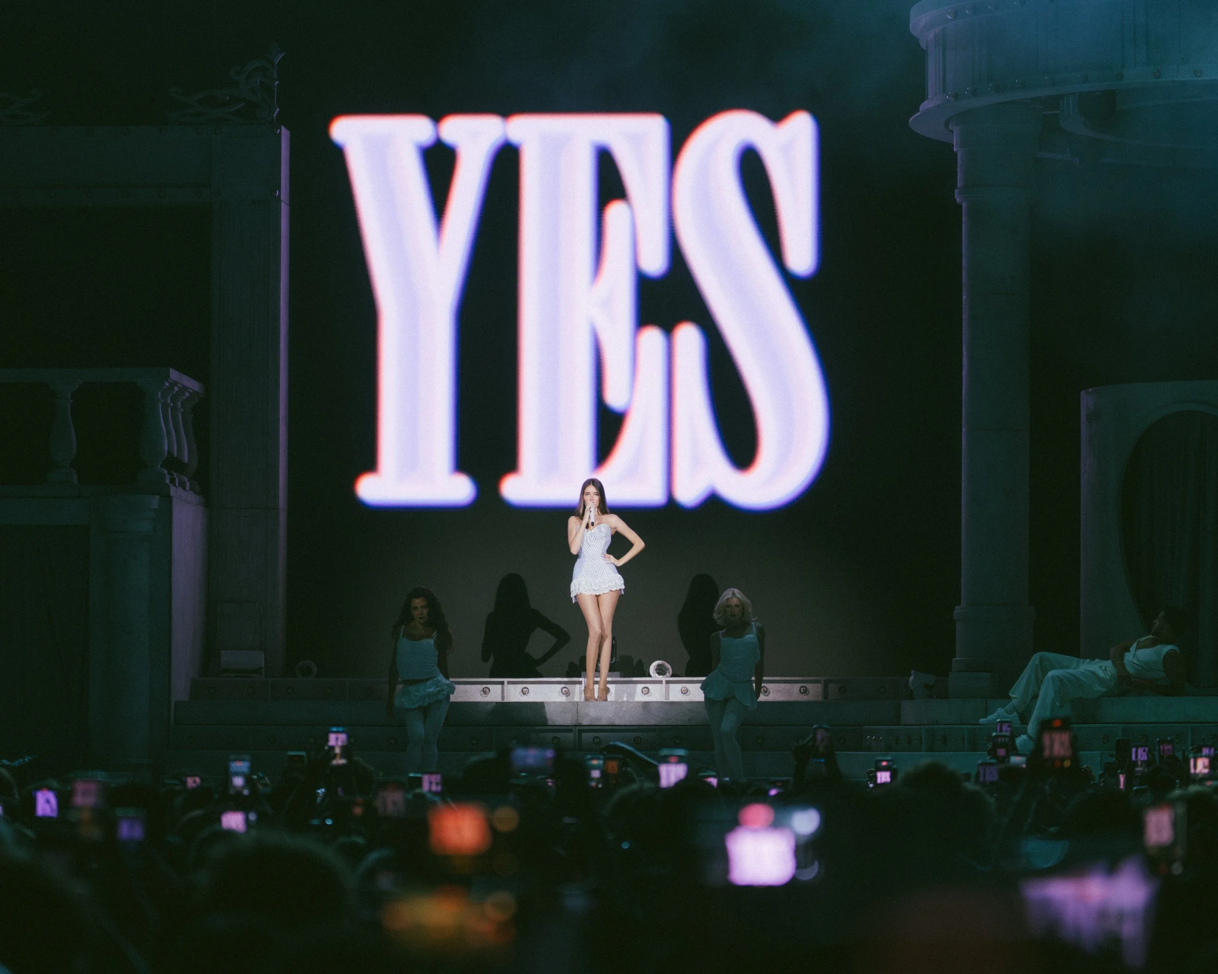 Madison Beer Keeps Los Angeles Locked In With a Dreamlike Stop on the&nbsp;Locket Tour