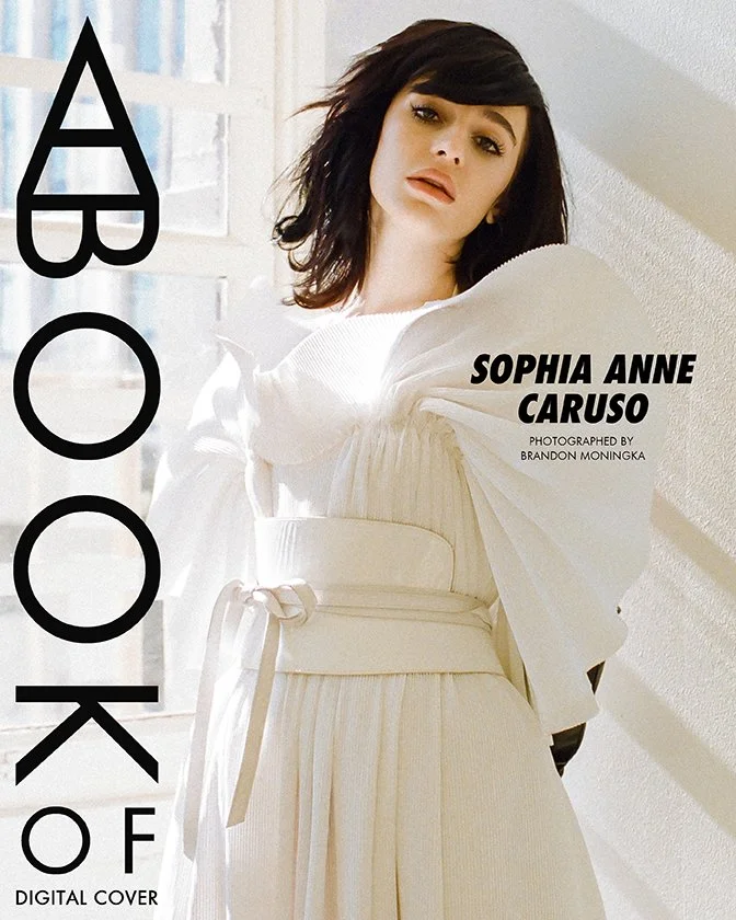 Filme Und Serien Von Sophia Anne Caruso SOPHIA ANNE CARUSO IS NOT YOUR USUAL FAIRY TALE PRINCESS IN THE SCHOOL