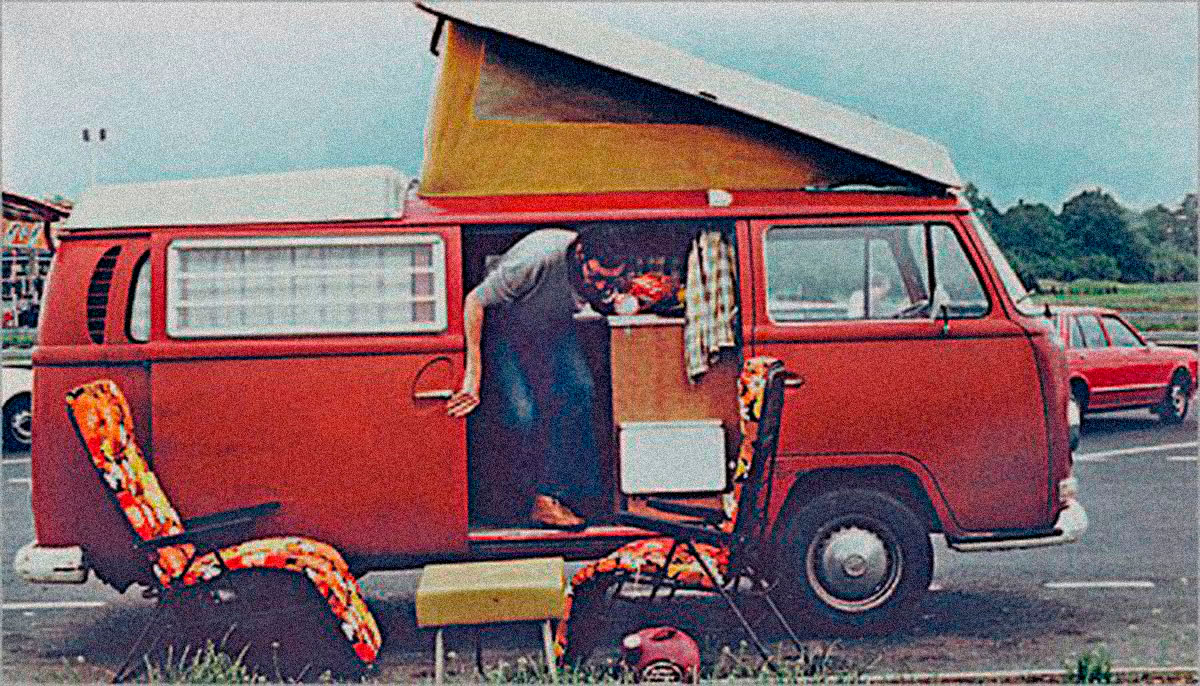 Fotografía incluida en el libro 'Los autonautas de la cosmopista'. © Fondo Aurora Bernárdez, CGAI.