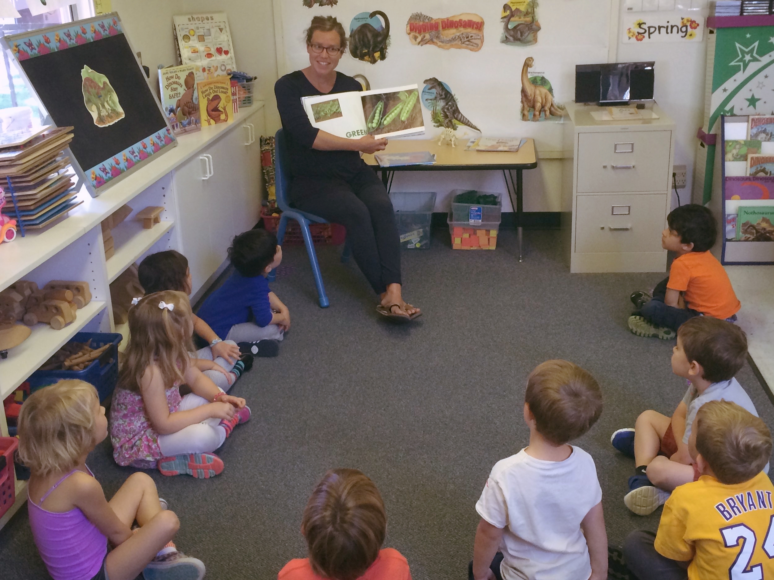 Teaching a preschool class about choosing to eat a rainbow of foods!