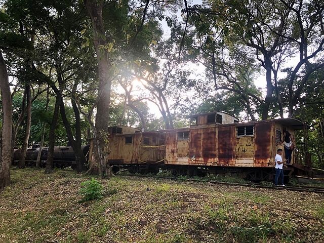 Tren en Sonsonate .
.
.

#EverydayLatinAmerica #natgeolatam #ourstreets #streetphotography #streetphotographymagazine #lensculturestreets #streetphotographycommunity #lensculture #everybodystreet #everydayeverywhere #iglatinoamerica #ig_street #story