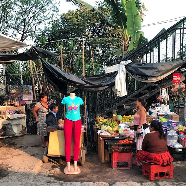 Mannequin and women / Side of the road sale .
.
.

#EverydayLatinAmerica #natgeolatam #ourstreets #streetphotography #streetphotographymagazine #lensculturestreets #streetphotographycommunity #lensculture #everybodystreet #everydayeverywhere #iglatin