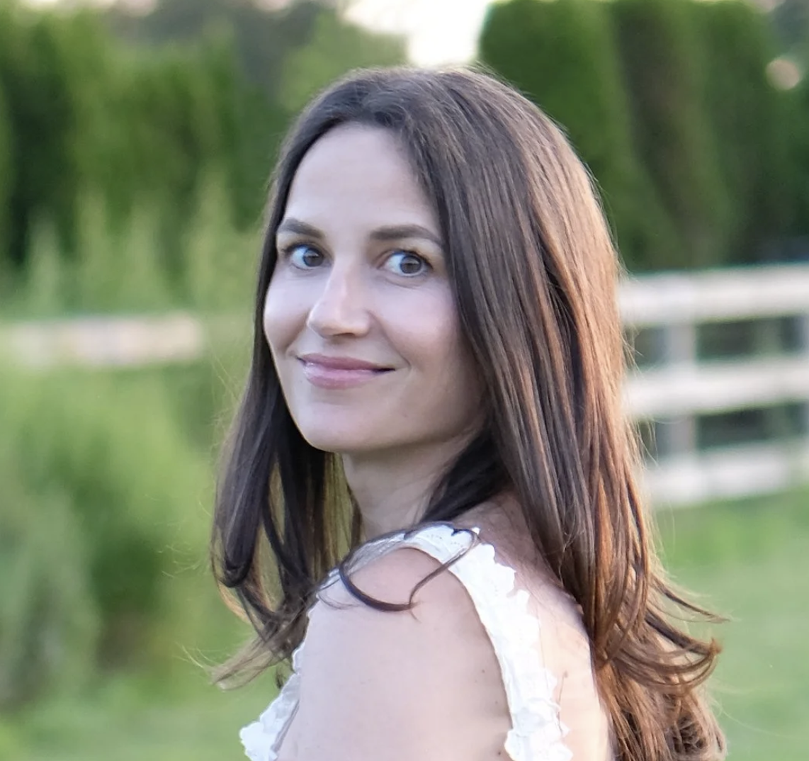 Photo of national bestselling author Carola Lovering.
