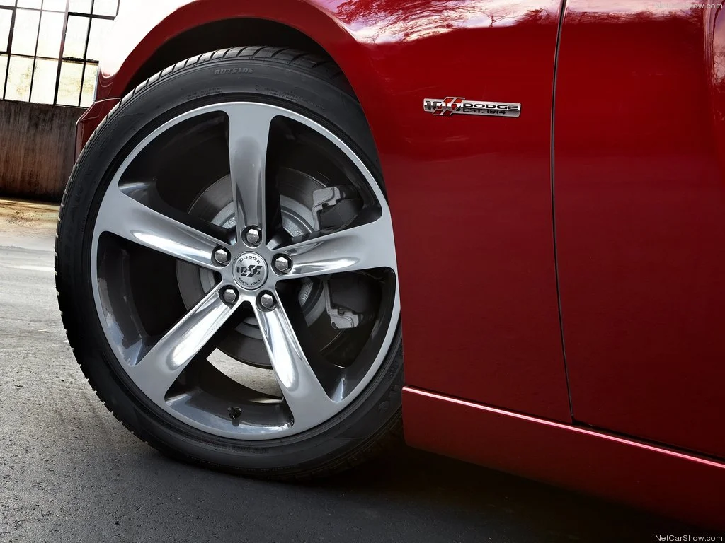 Dodge-Charger_100th_Anniversary_Edition_2014_1024x768_wallpaper_10.jpg