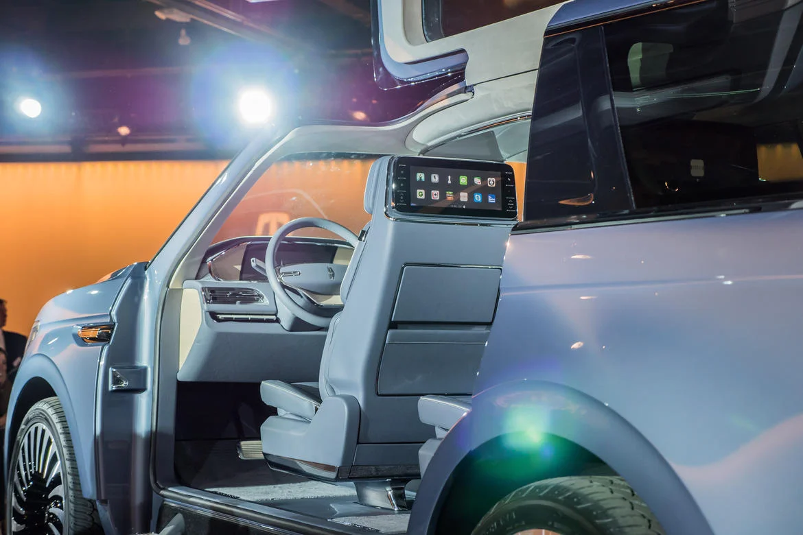2016-lincoln-navigator-concept-17.jpg