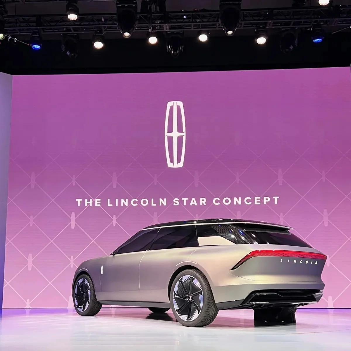 Lincoln-Star-Concept_onstage-scaled.jpg