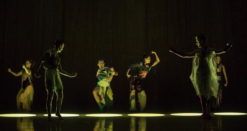 When I first heard from Georg that he wanted to make a piece for Luzern Theater with the songs of David Bowie, a very colourful image came into my mind. When I started to design for the project, I didn’t want to make only the costumes for dance, I a