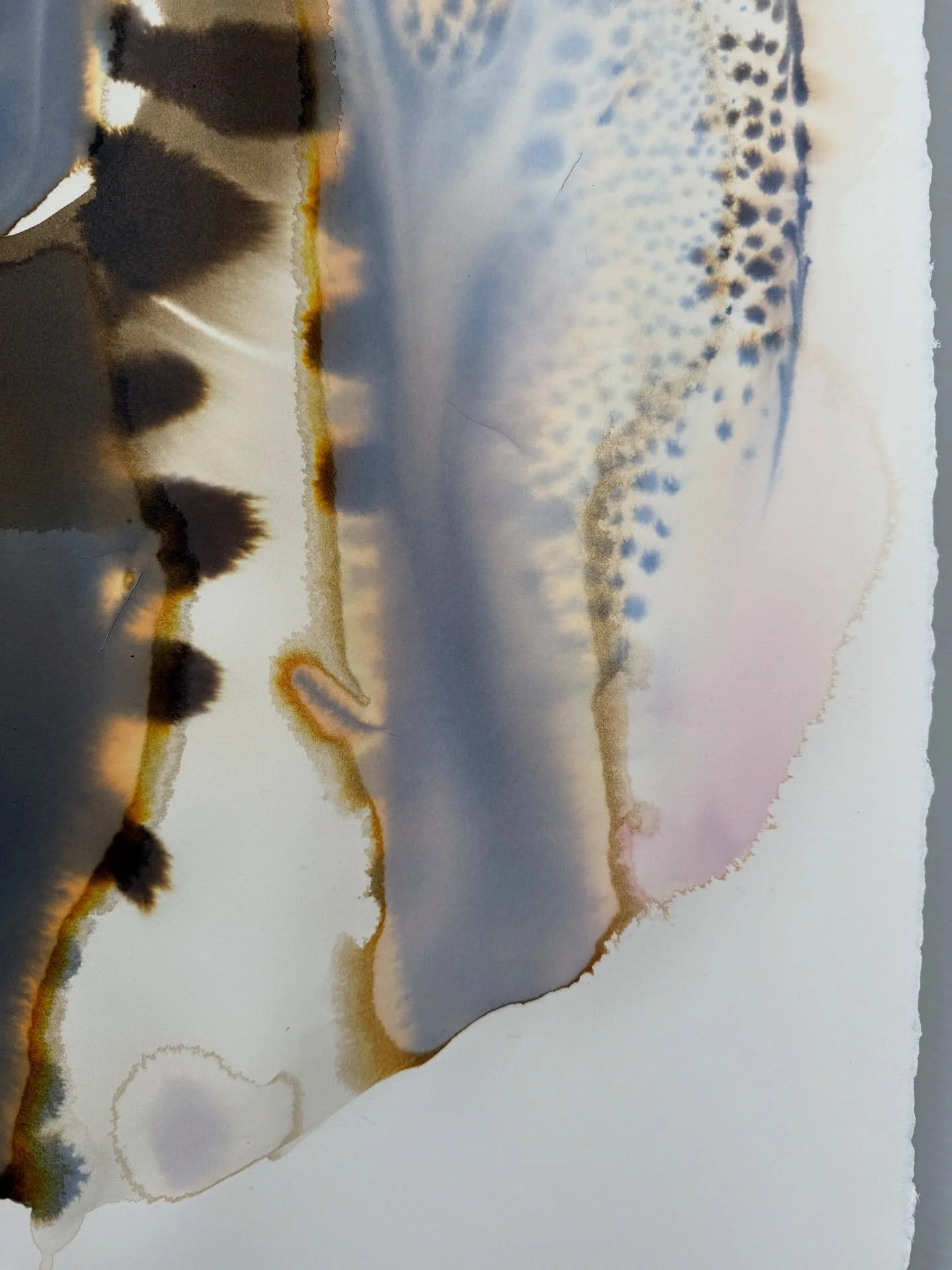 There&rsquo;s something grounding about these tones of chocolate earth with soft grey and a breath of pink calm. It feels like warmth and stillness meeting each other in presence.
The Art of Being.
#abstractart #consciousness #artofbeing #contemporar